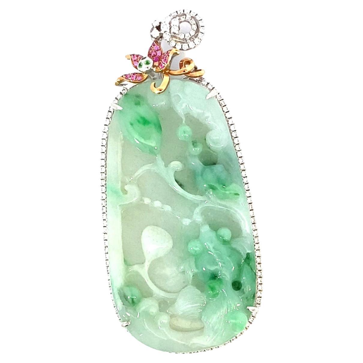 Articolo #9079

Certificato GIA
Ciondolo di giadeite da donna in 18 carati con diamante da 1,33 carati
Incastonato in un ciondolo in metallo bianco e rosa con tre tagli singoli rotondi verdi e numerosi brillanti rotondi rosa e quasi incolori.