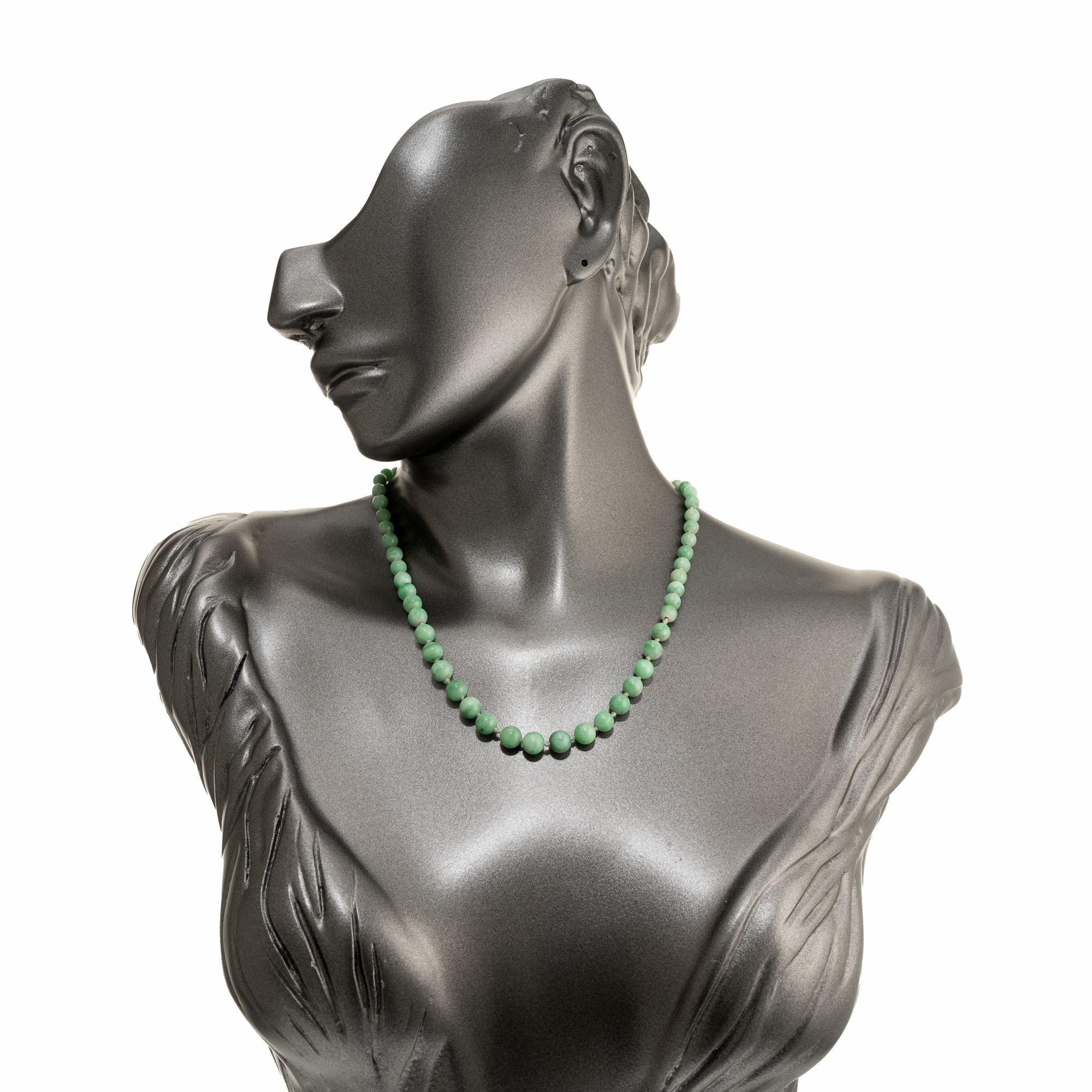 Round Cut GIA Certified Jadeite Jade Platinum Yellow Gold Graduated Necklace For Sale