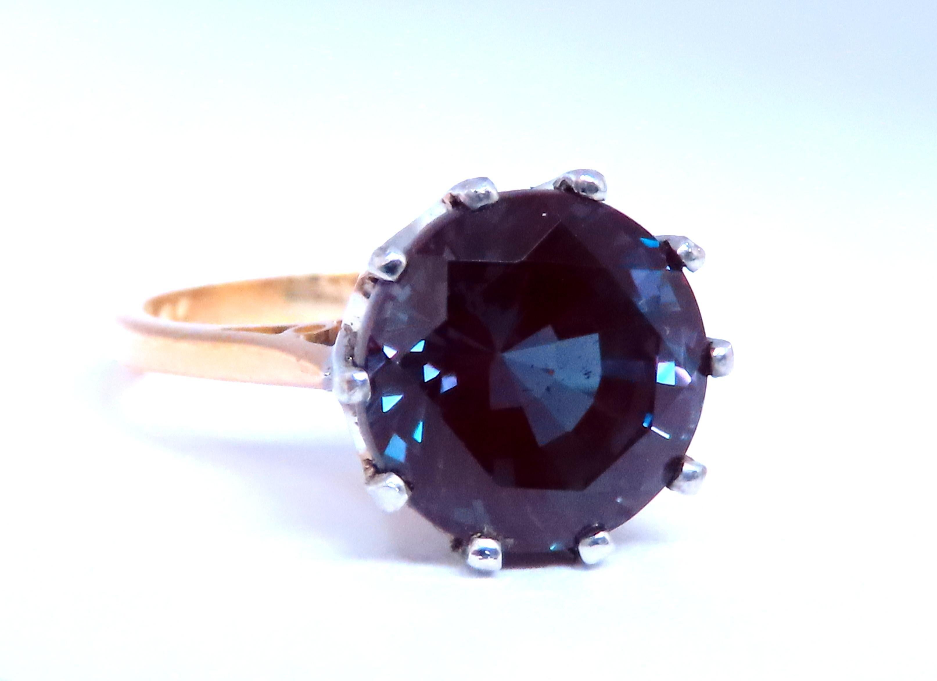 GIA zertifizierter L a/b Alexandrit Ring
10,04 mm Durchmesser
Farbwechsel Grün Blau zu Rot Violett
18kt Gelbgold.
4,6 Gramm
$5000 Begleitende Schätzung
