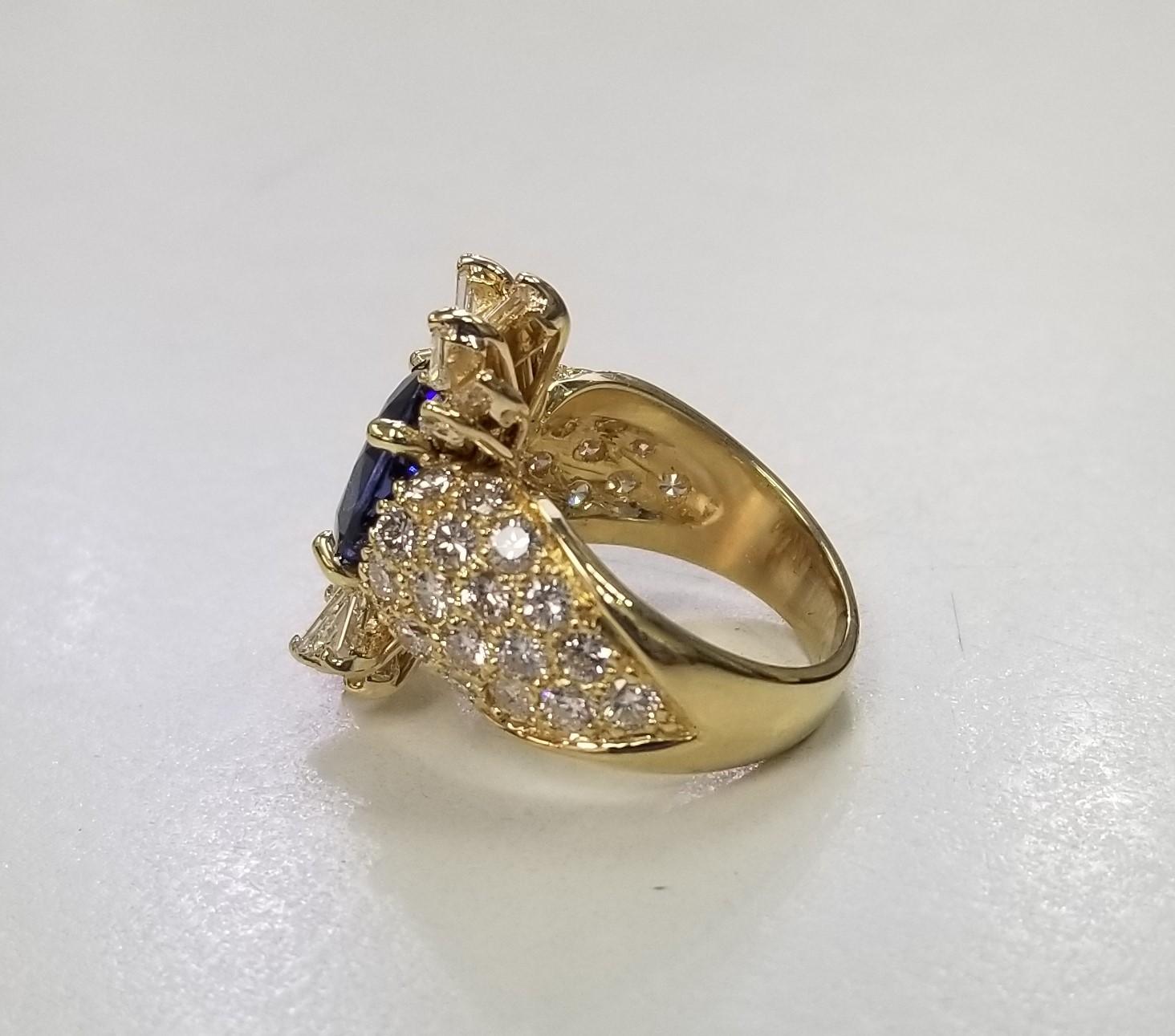 GIA Certified Lab Sapphire Oval Cut 4.70cts. 18k Yellow Gold and Diamond Ring  In Excellent Condition For Sale In Los Angeles, CA