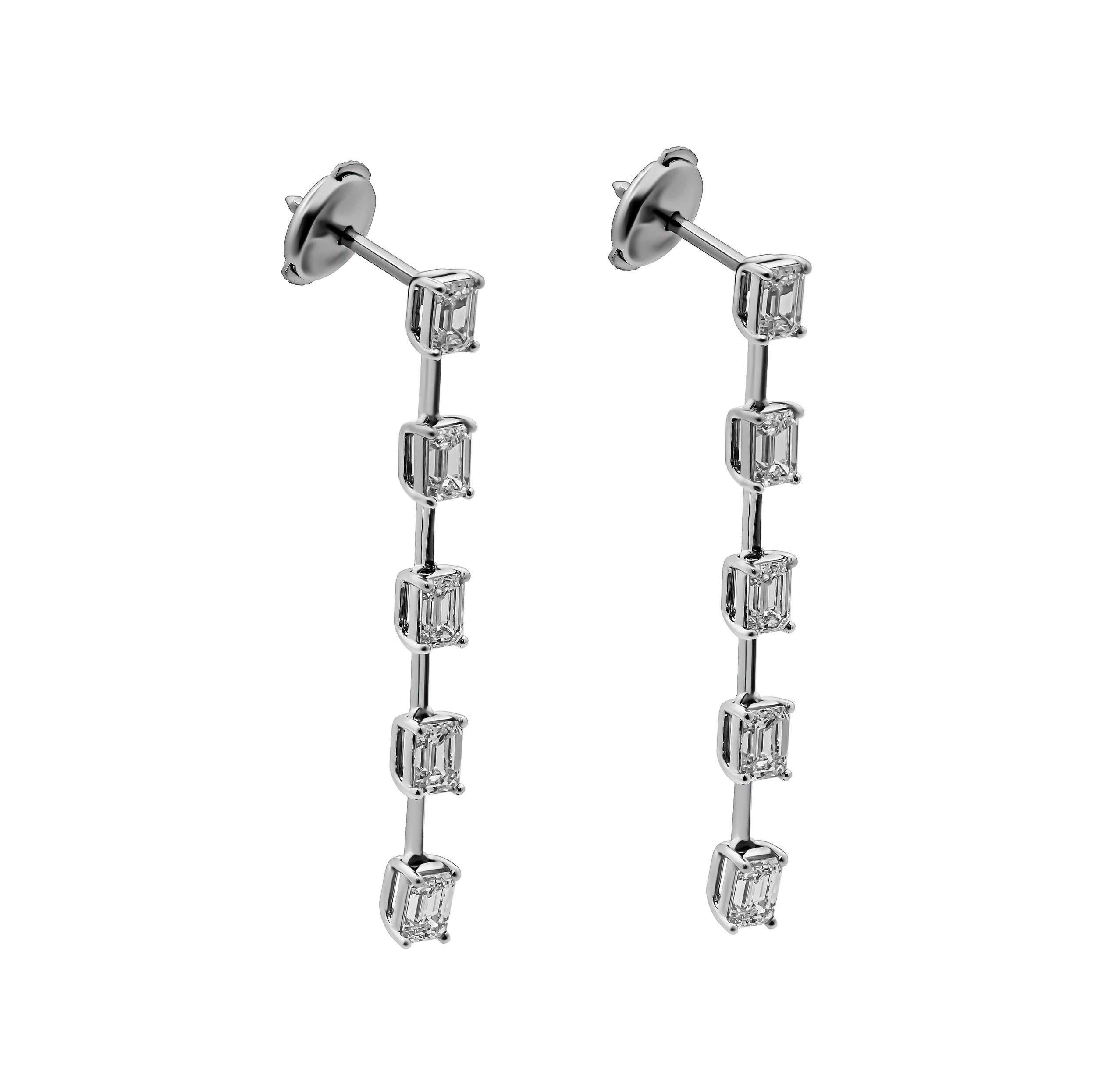 Moderne Boucles d'oreilles linéaires certifiées GIA avec diamants taille émeraude en vente