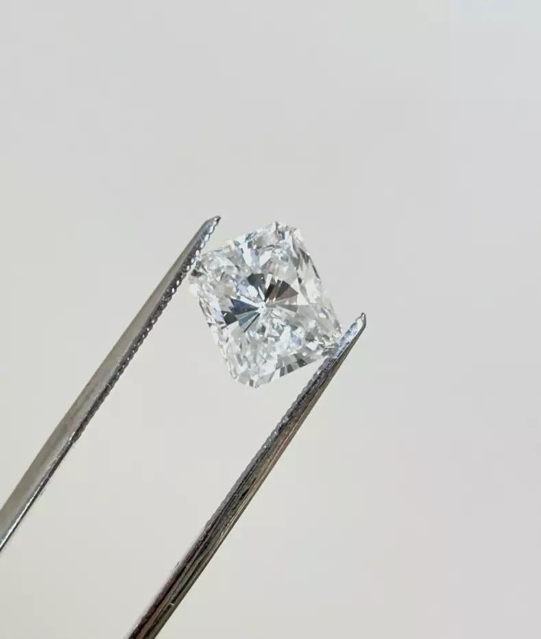 GIA Certified Loose 3.74ct Radiant Cut Natural Diamond E - SI2 Corte radiante en venta