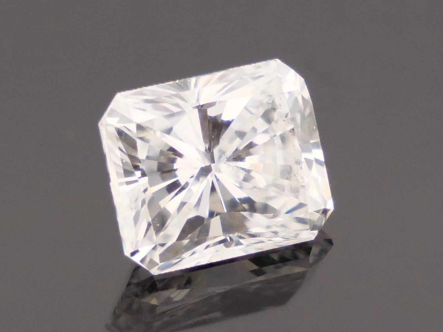 GIA Certified Loose 3.74ct Radiant Cut Natural Diamond E - SI2 en Excelente estado para la venta en Carmel By The Sea, CA