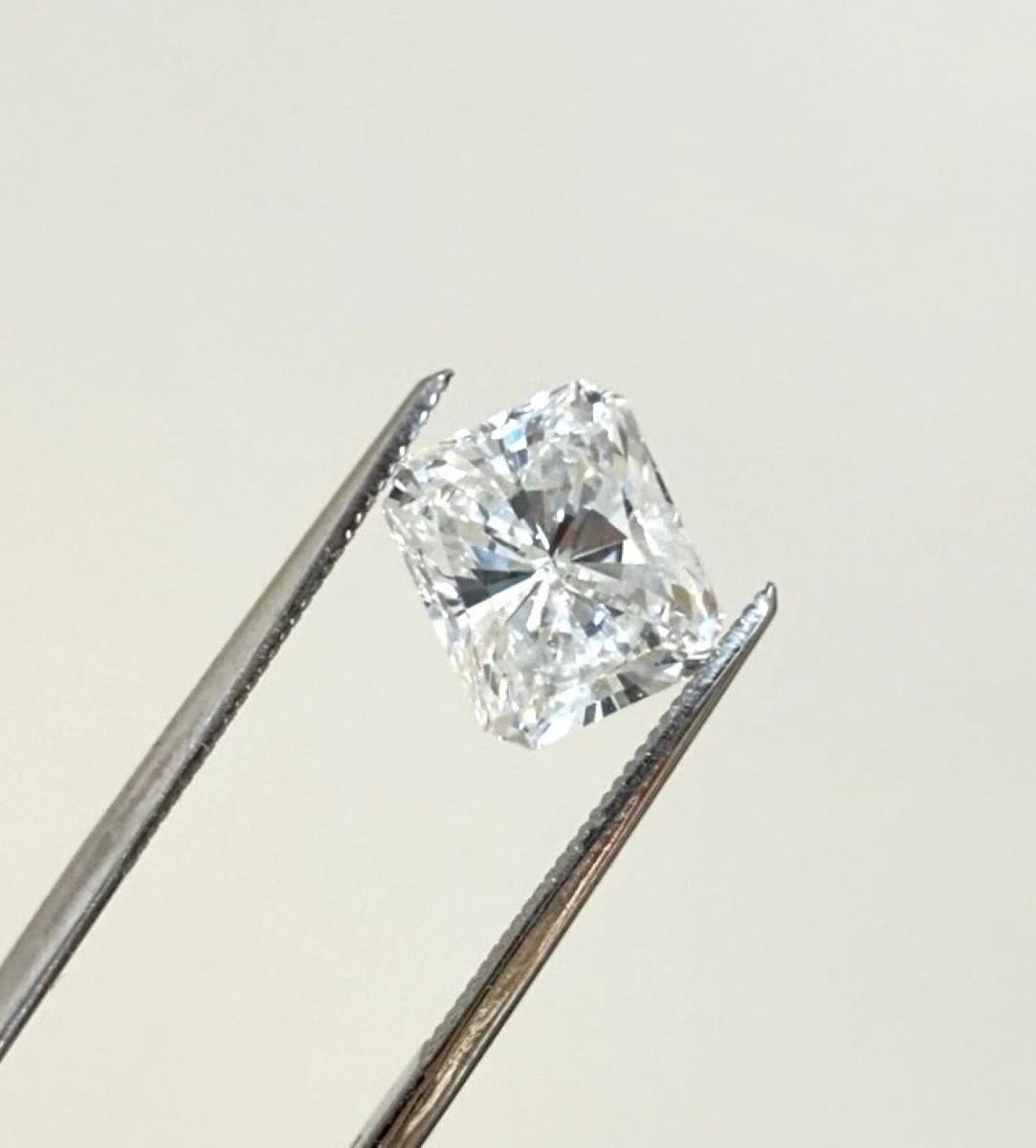 GIA Certified Loose 3.74ct Radiant Cut Natural Diamond E - SI2 en venta 2