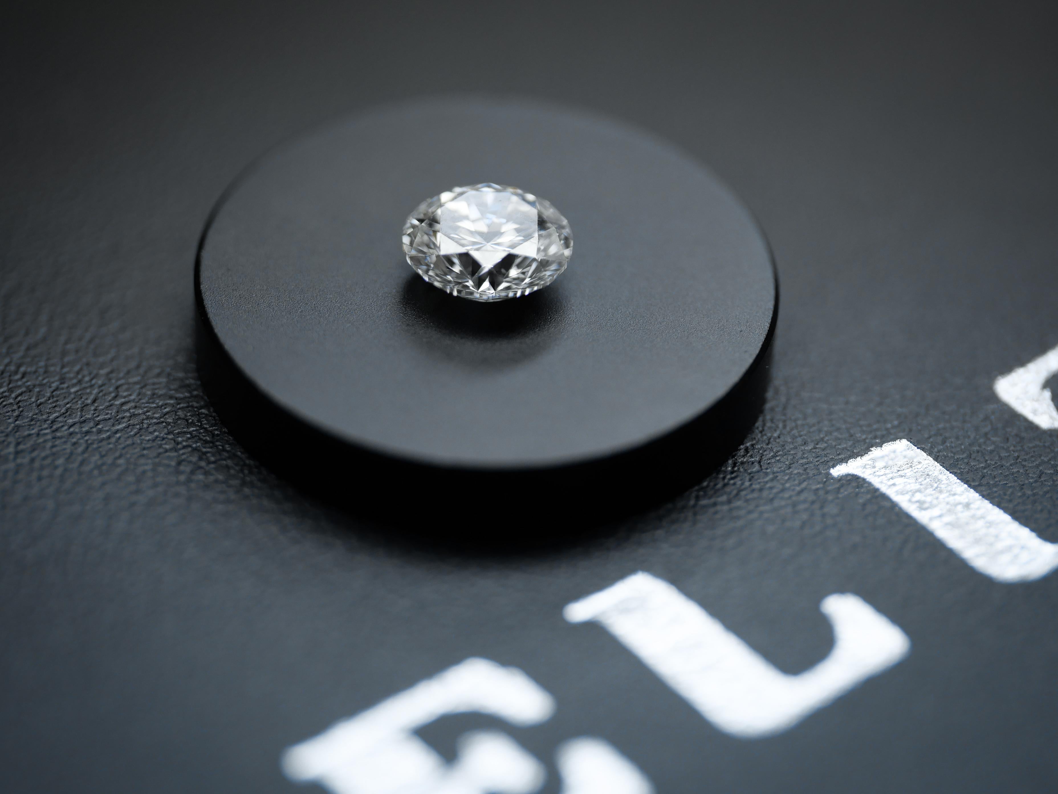 GIA Certified Loose 4.01 Carat Round Diamond In New Condition For Sale In MELBOURNE, AU