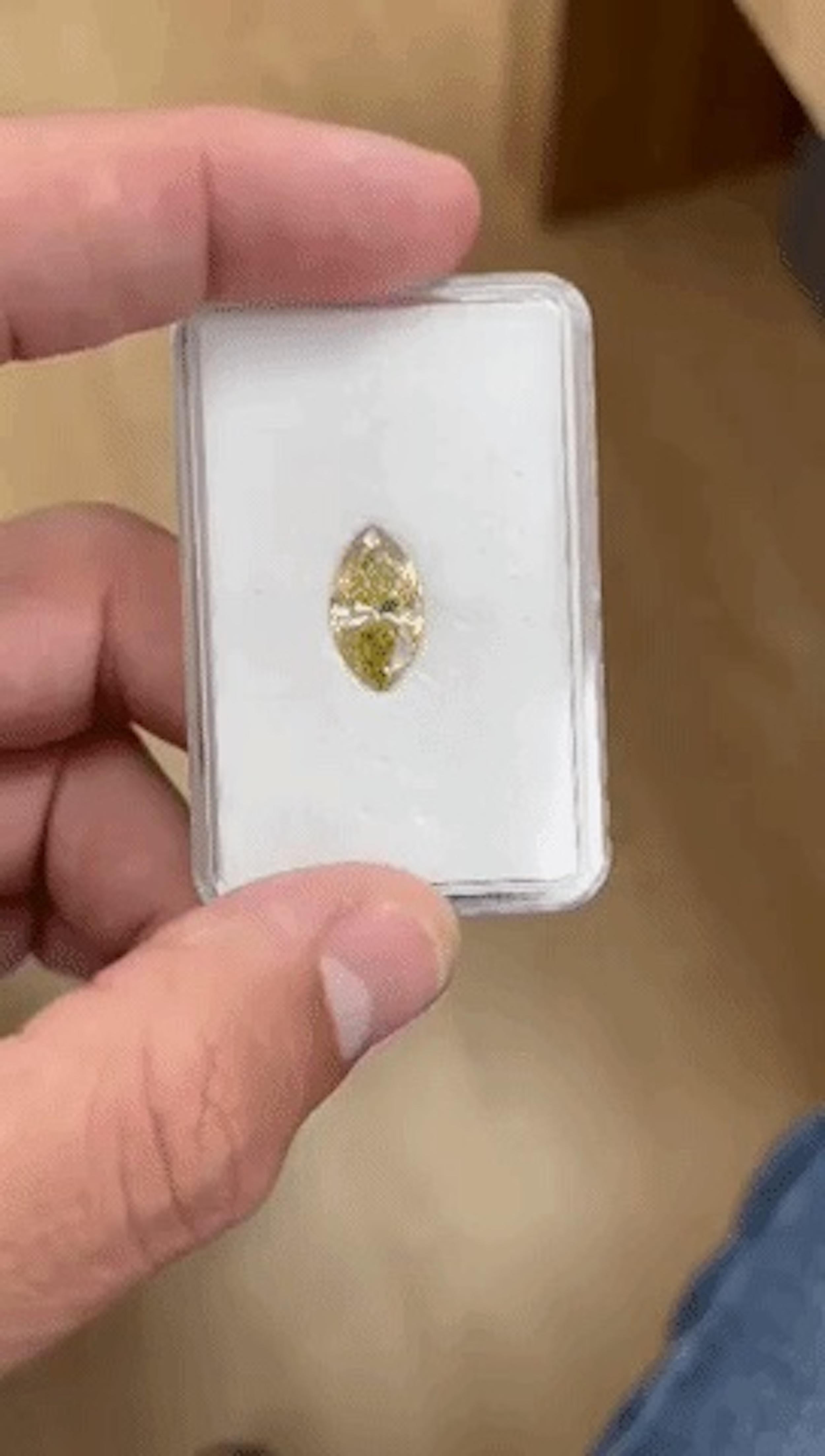 GIA-zertifizierter Marquise 3,70 Karat natürlicher loser tiefgelber SI2 Diamant (Moderne) im Angebot