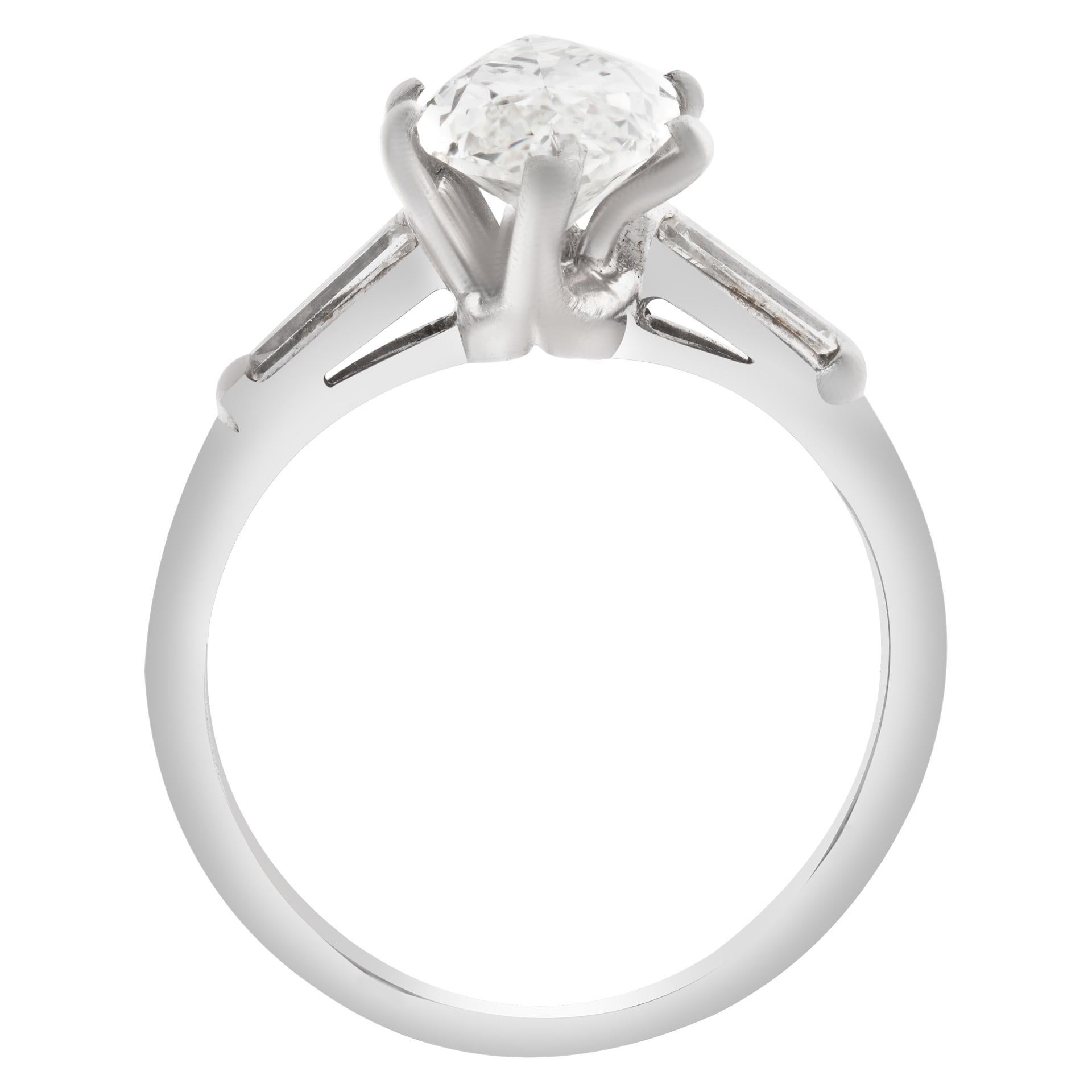 Taille Marquise Bague en diamant taille brillant marquise de 1,75 carat certifié par le GIA en vente