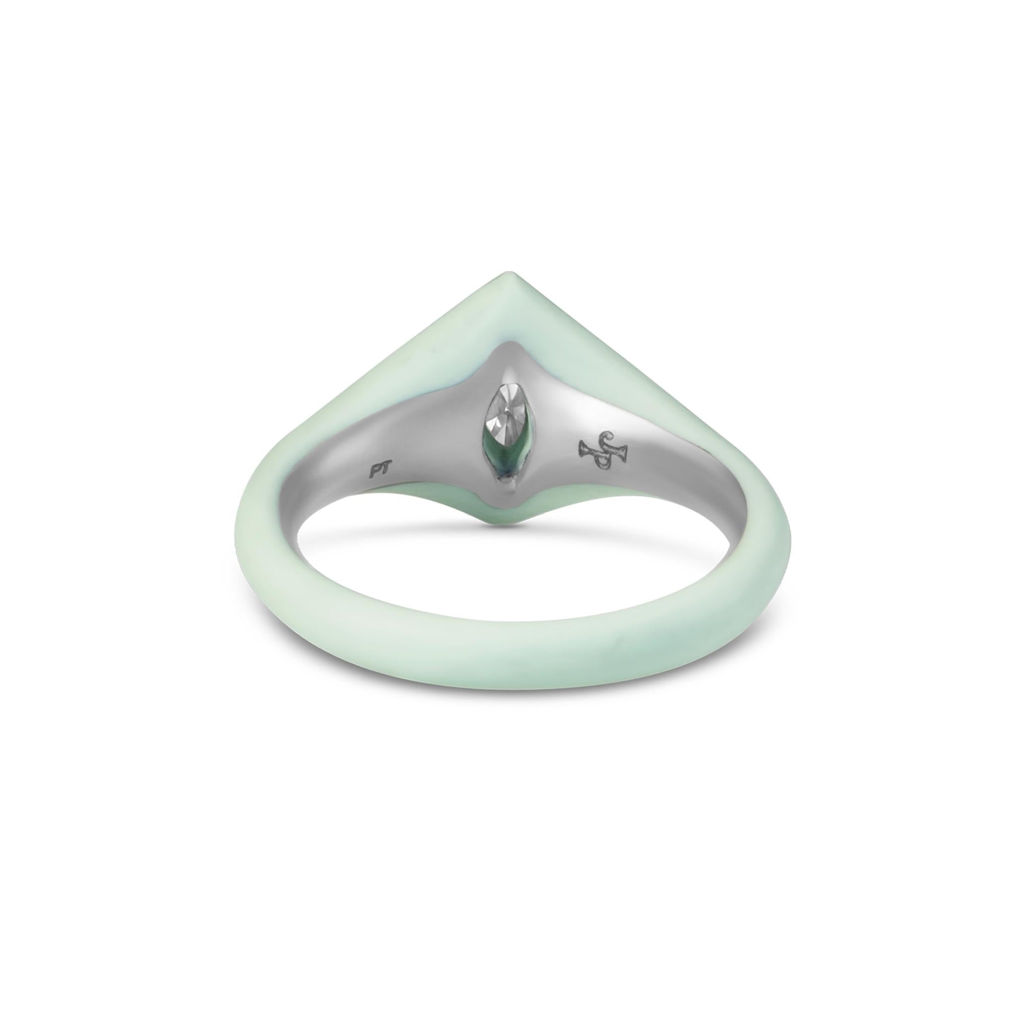 Contemporaneo Anello con diamante marquise certificato GIA in ceramica verde chiaro e platino in vendita