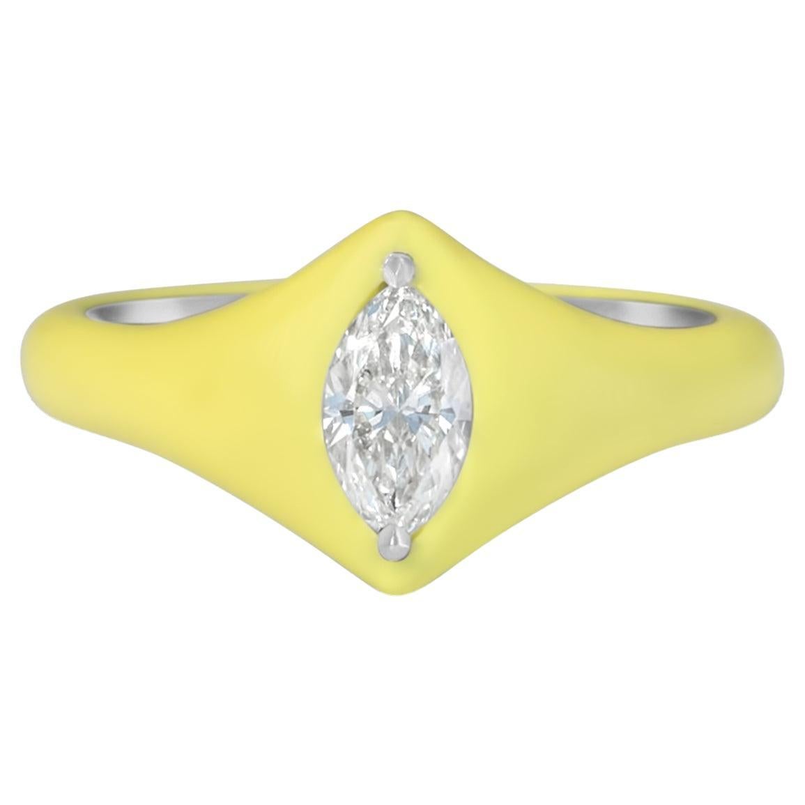 Anello con diamante marquise certificato GIA in ceramica giallo chiaro e platino in vendita