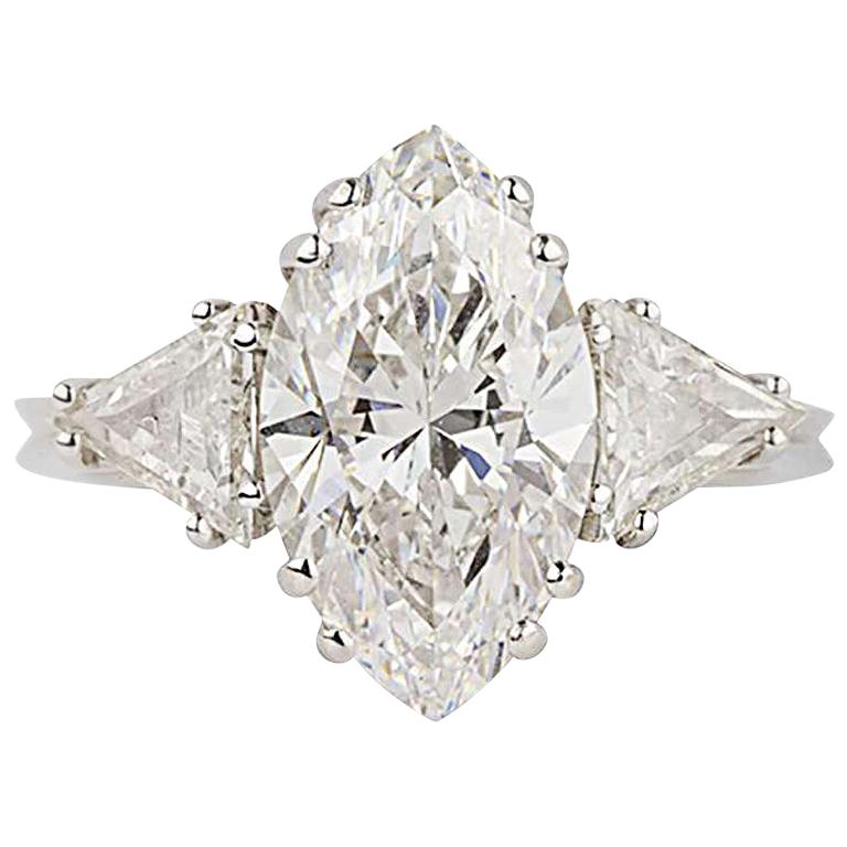 Bague de fiançailles à trois pierres en diamant marquise de 3,42 carats D/VVS2 certifié GIA