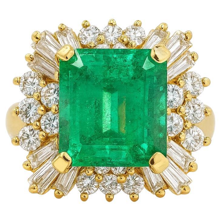 Taglio smeraldo Anello di fidanzamento con smeraldo colombiano certificato GIA Minor Oil in vendita