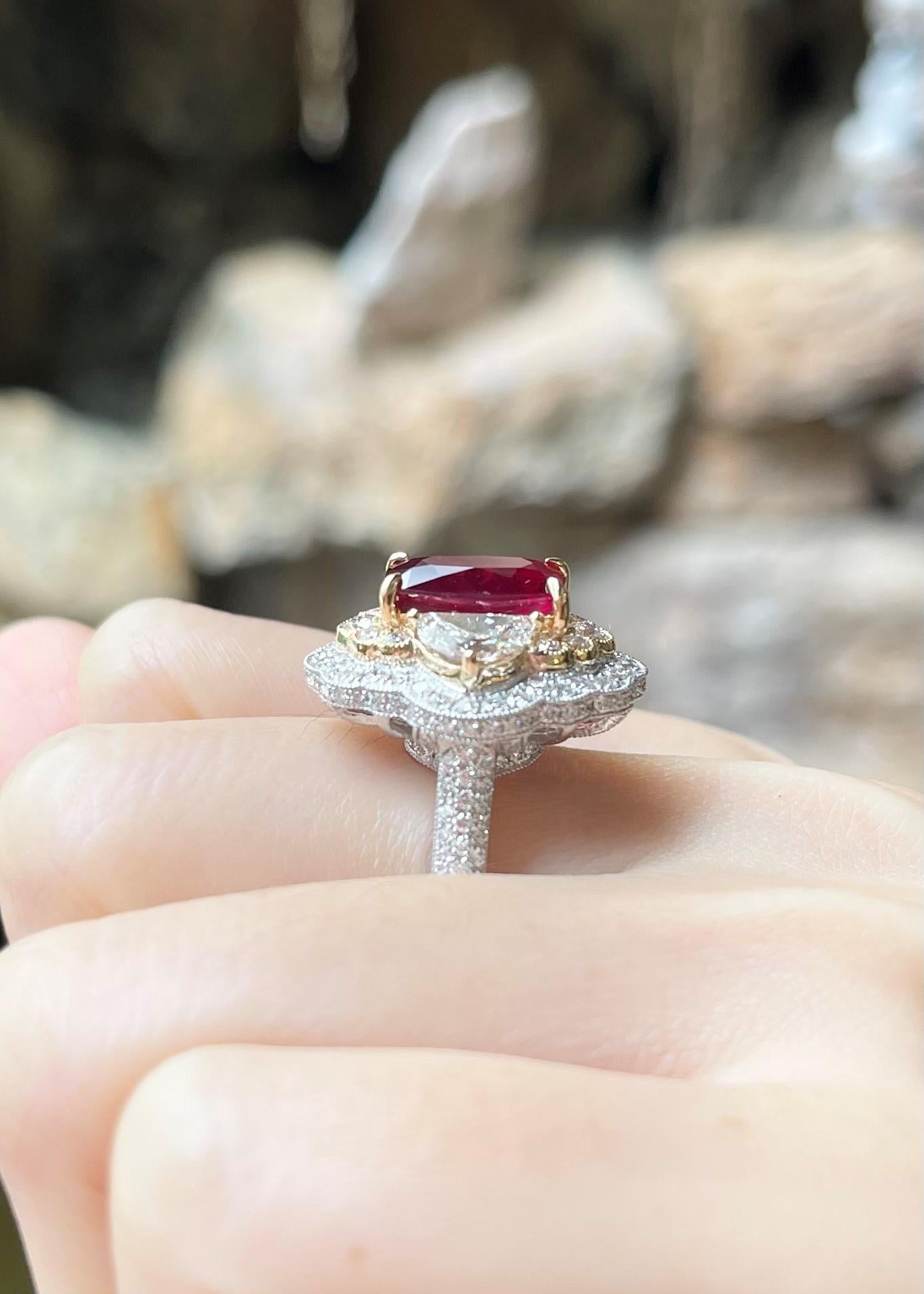 GIA-zertifizierter Mosambik-Rubin mit unerhitztem Rubin und Diamantring aus 18 Karat Weißgold Damen im Angebot