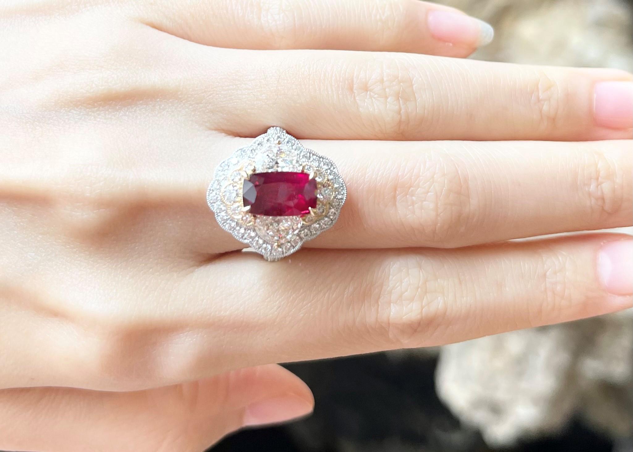 GIA-zertifizierter Mosambik-Rubin mit unerhitztem Rubin und Diamantring aus 18 Karat Weißgold im Angebot 1