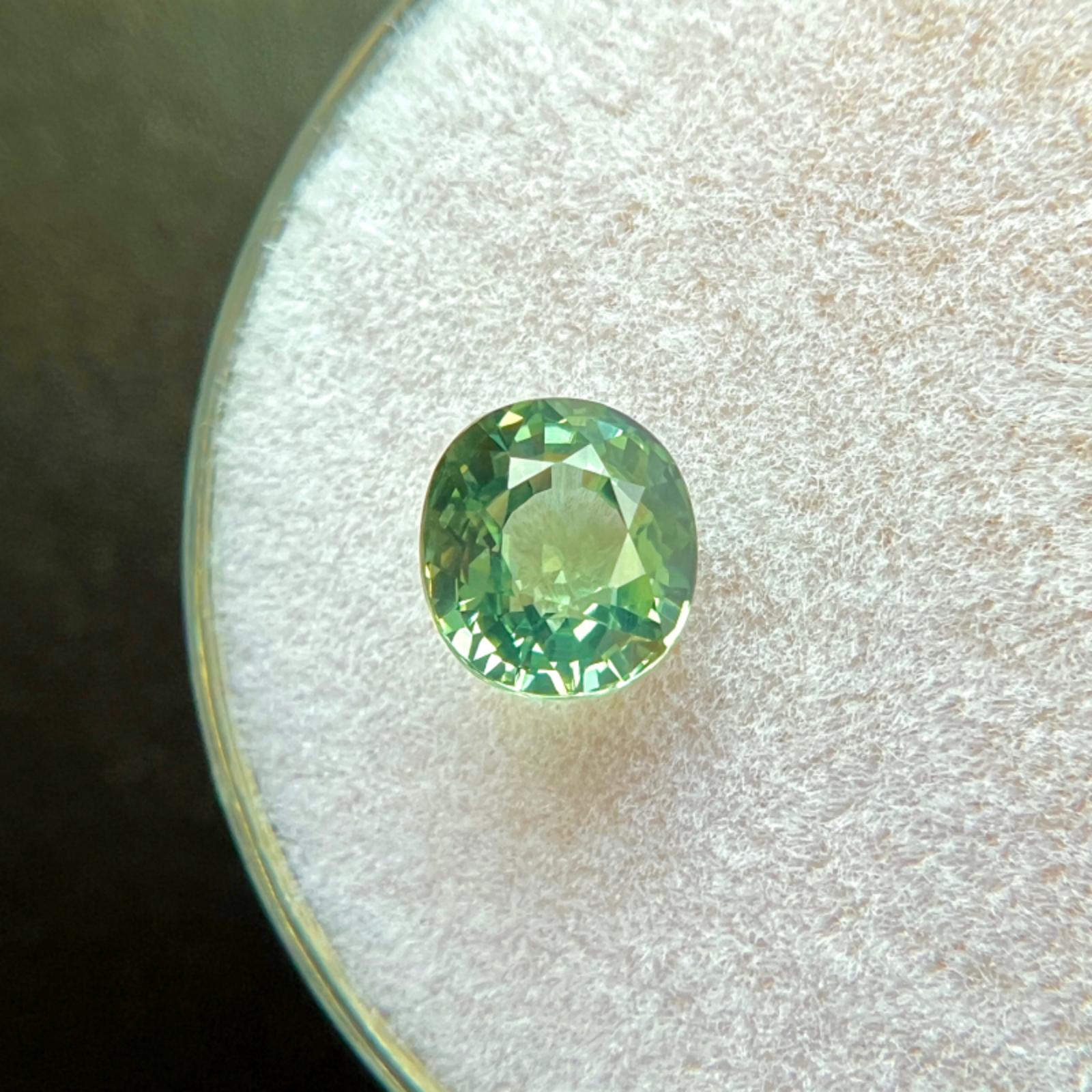 GIA zertifiziert natürlichen 0,97ct Saphir Vivid Green Oval Cut Edelstein 5,6x5,1mm VS im Zustand „Neu“ im Angebot in Birmingham, GB