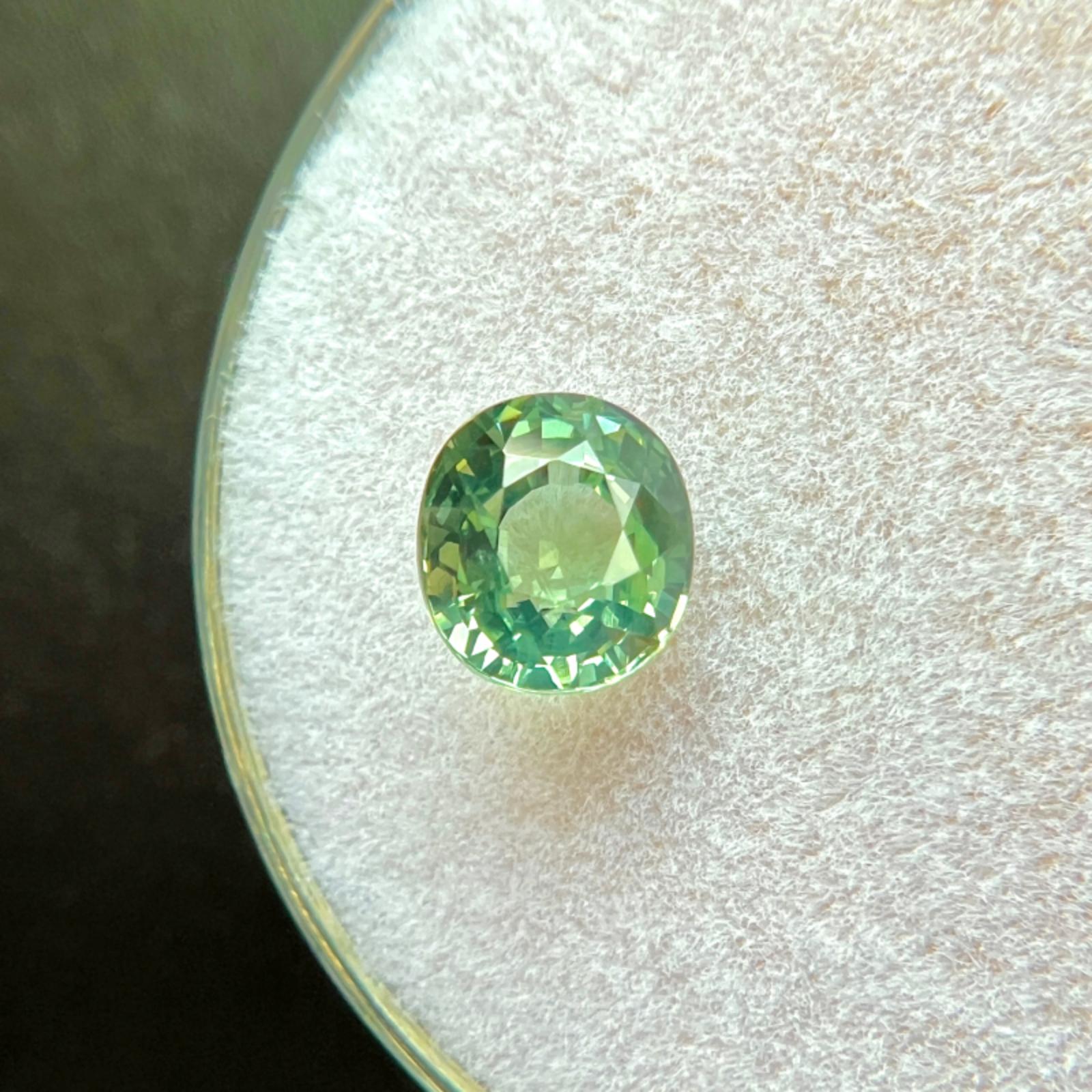 GIA zertifiziert natürlichen 0,97ct Saphir Vivid Green Oval Cut Edelstein 5,6x5,1mm VS für Damen oder Herren im Angebot