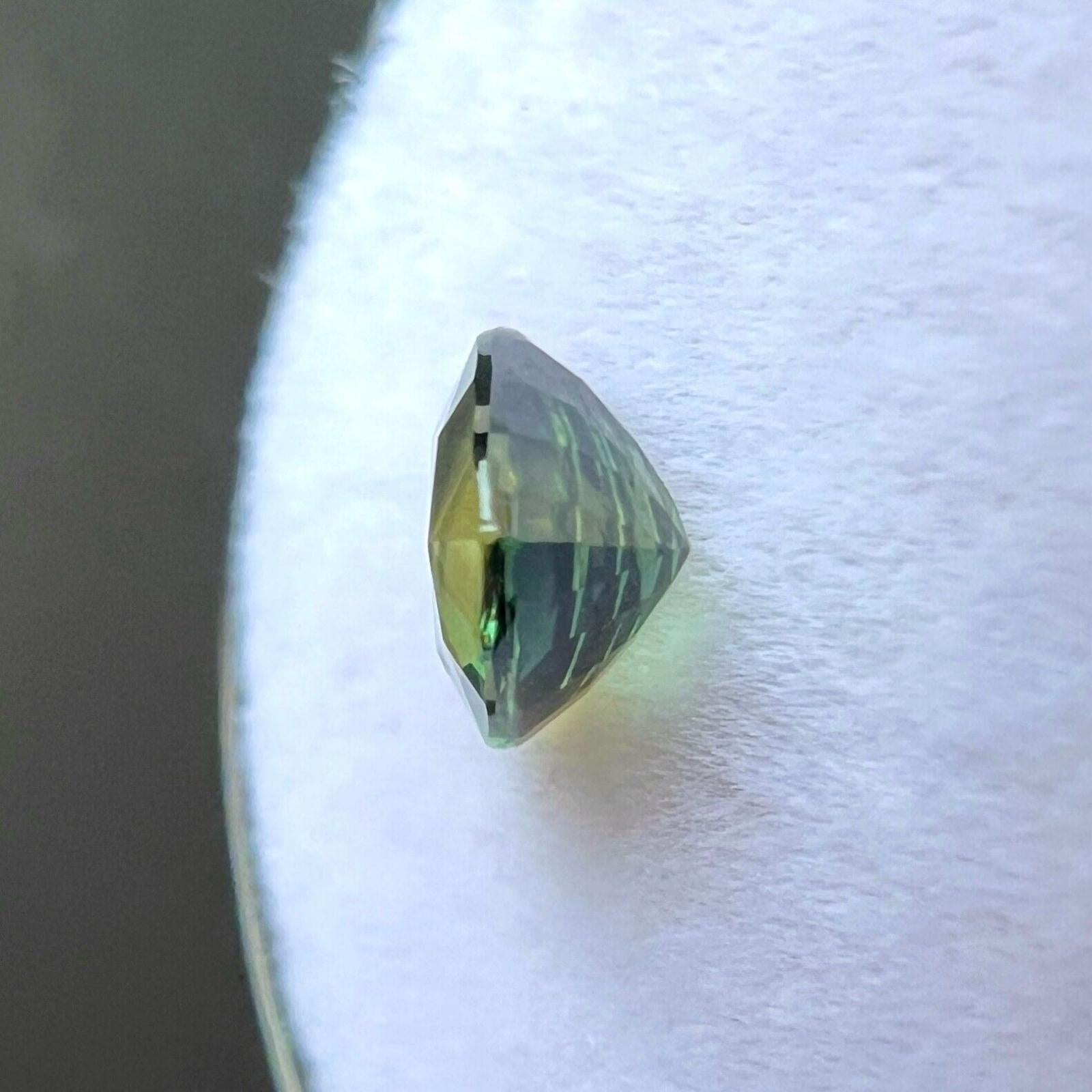 Gema Trillón Triángulo Azul Verde Zafiro Bicolor Certificado GIA Natural 1,02ct en venta 4