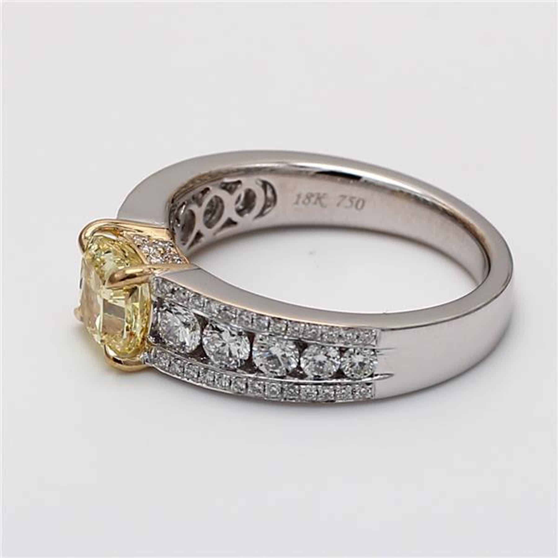 GIA-zertifizierter natürlicher gelber Ring mit Kissenschliff und weißem Diamant 1.21 Karat TW (Zeitgenössisch)