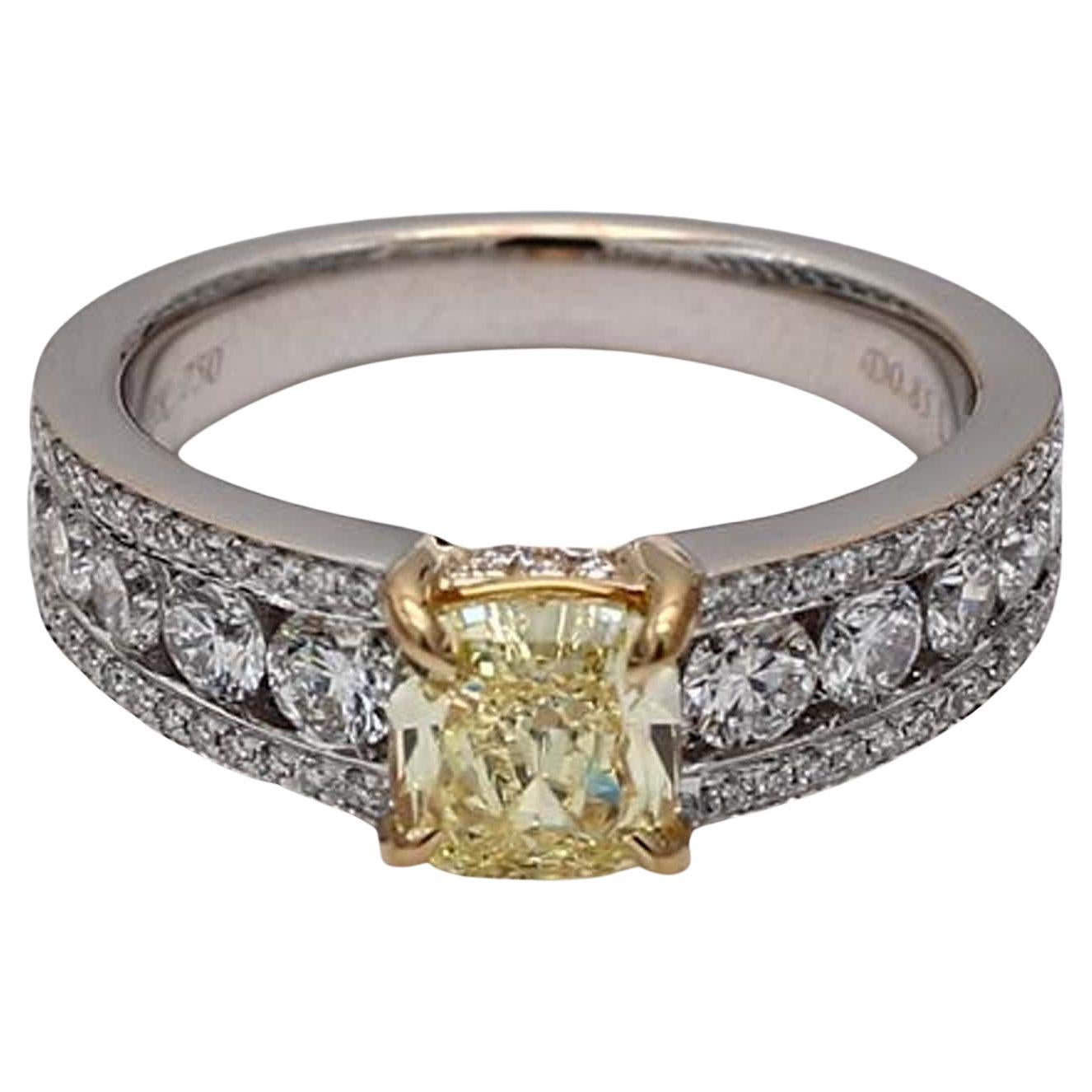 GIA-zertifizierter natürlicher gelber Ring mit Kissenschliff und weißem Diamant 1.21 Karat TW