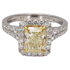 Bague en or jaune radiant et diamant blanc de 2.55 carat poids total, certifiée par le GIA