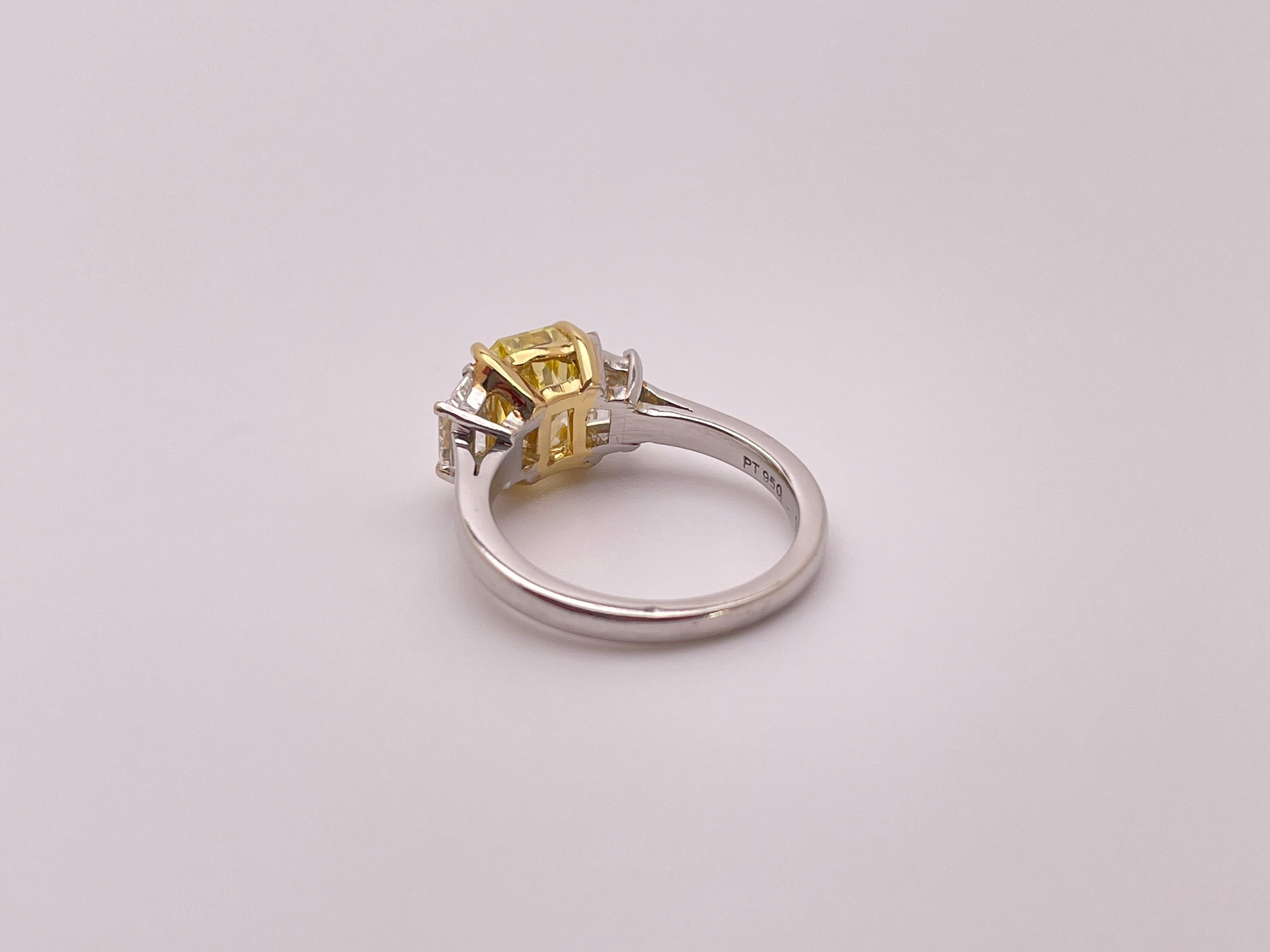 Bague de fiançailles certifiée GIA Nature 2.12 CT Fancy Vivid Yellow Radiant Diamond en vente 3