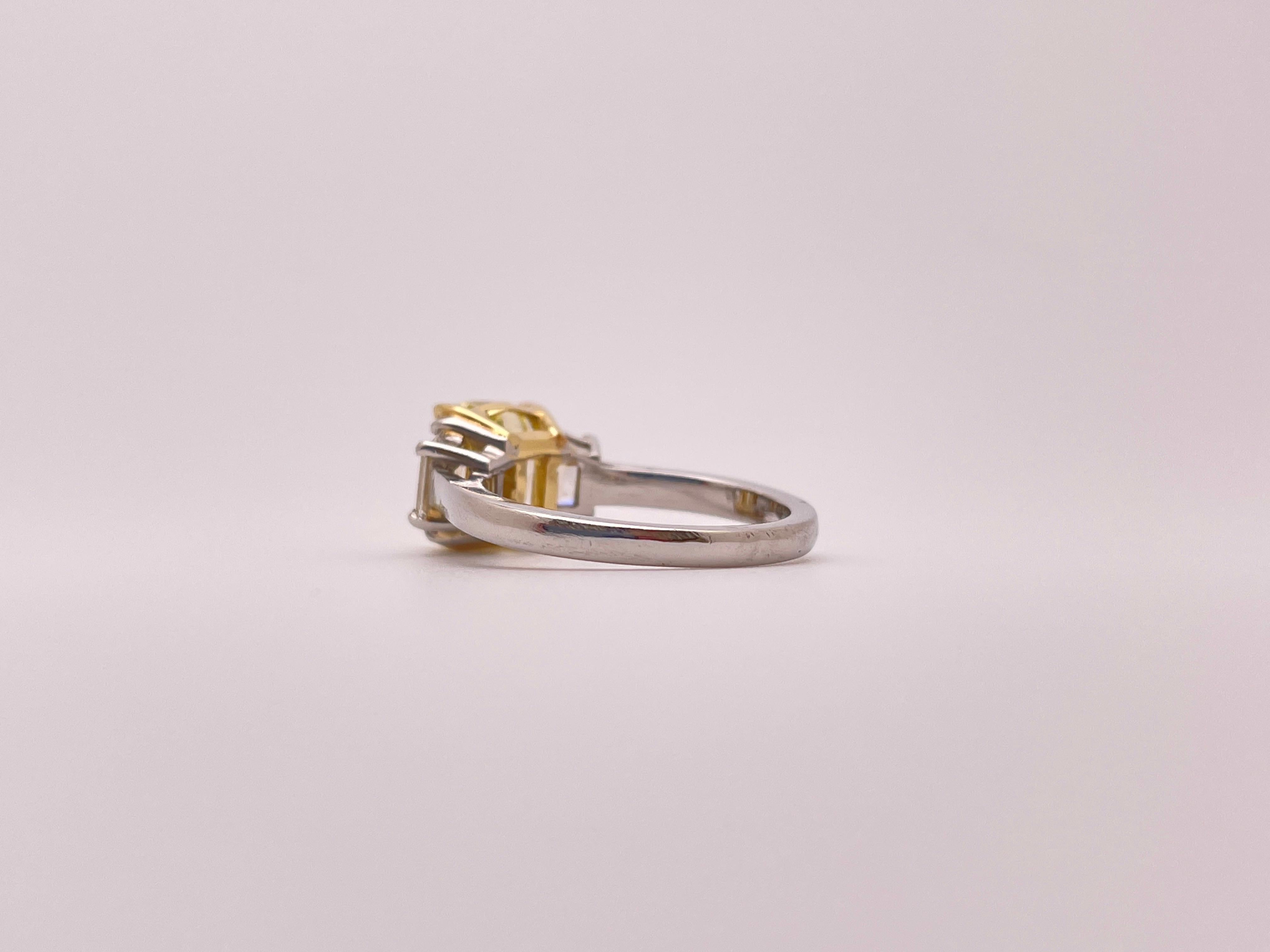 Bague de fiançailles certifiée GIA Nature 2.12 CT Fancy Vivid Yellow Radiant Diamond en vente 5