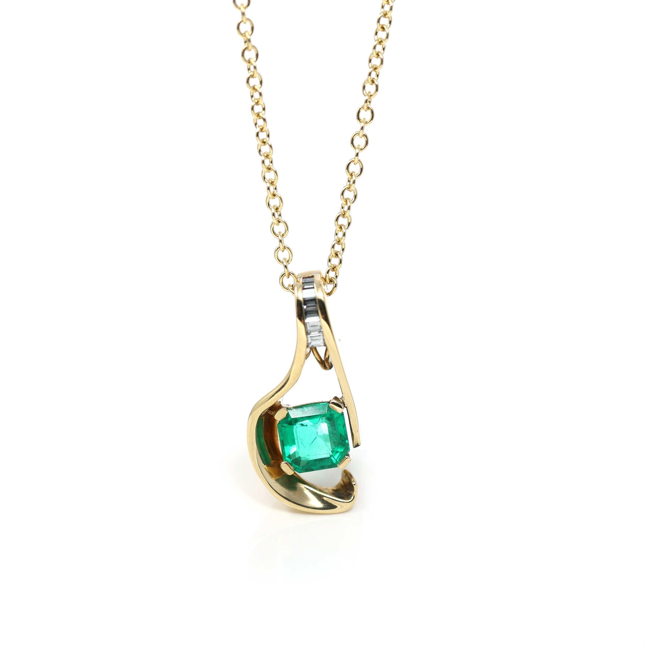 Art Deco GIA Certified Natural 4.32ct Colombia Green Emerald Diamond Free Form Necklace For Sale