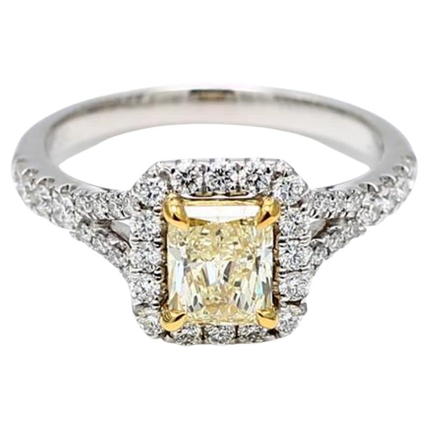 Bague plaquée en diamant jaune radiant et blanc de 1.41 carat poids total, certifiée GIA