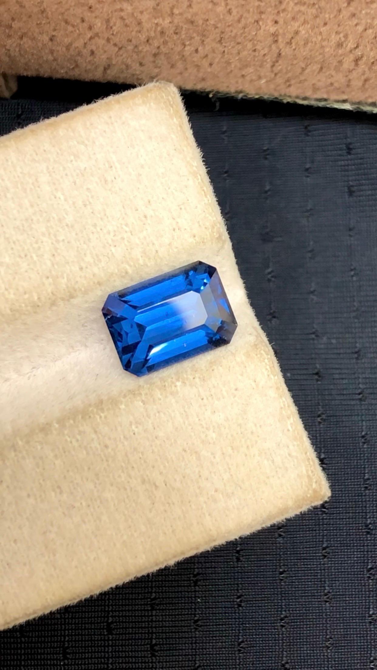 Taille coussin GIA Certified Natural Blue Spinal 3.50 Carat Form Tanzania en vente