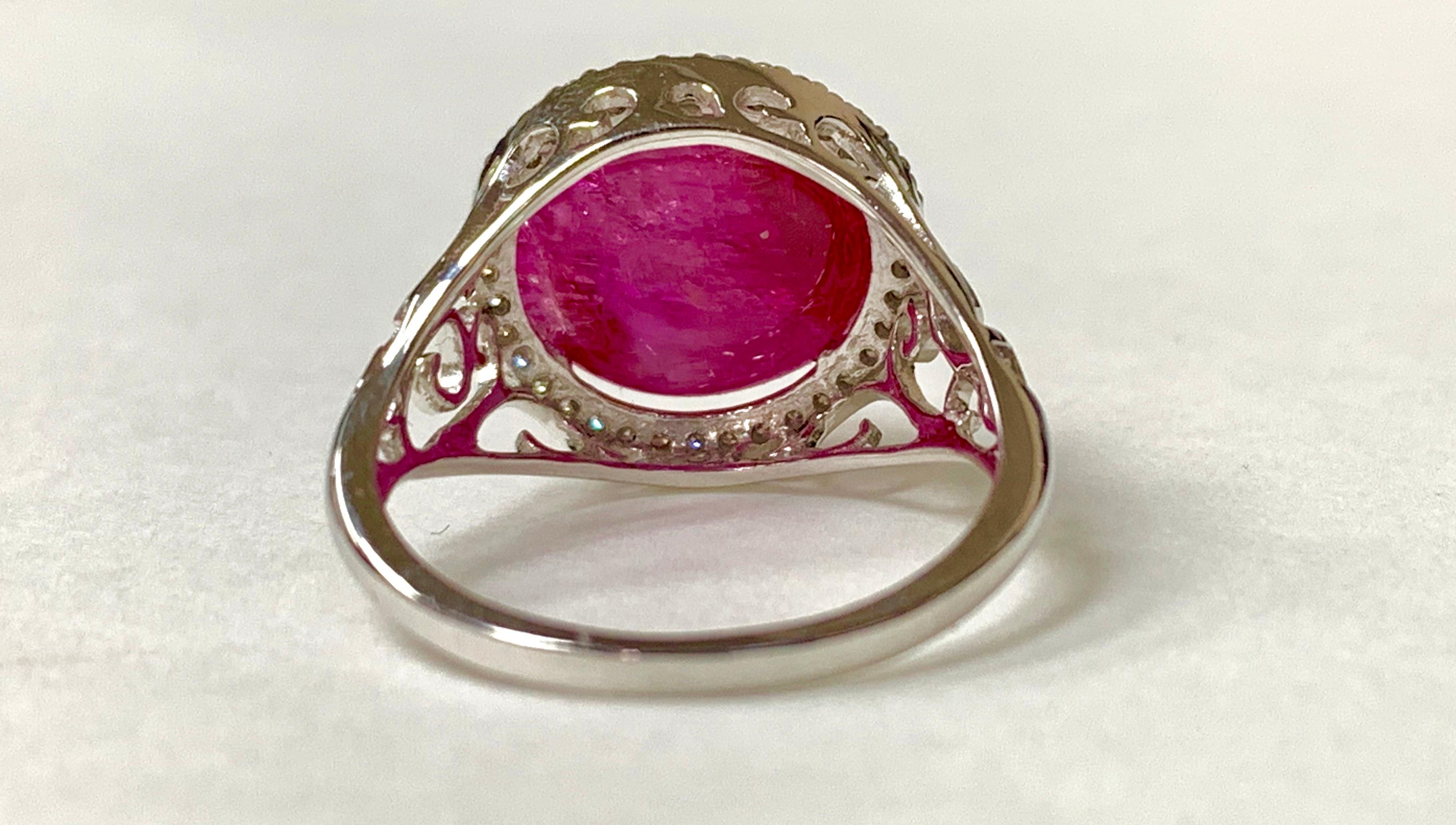 Contemporain Bague de fiançailles en or 18 carats avec diamants et rubis naturel de Birmanie certifié GIA en vente