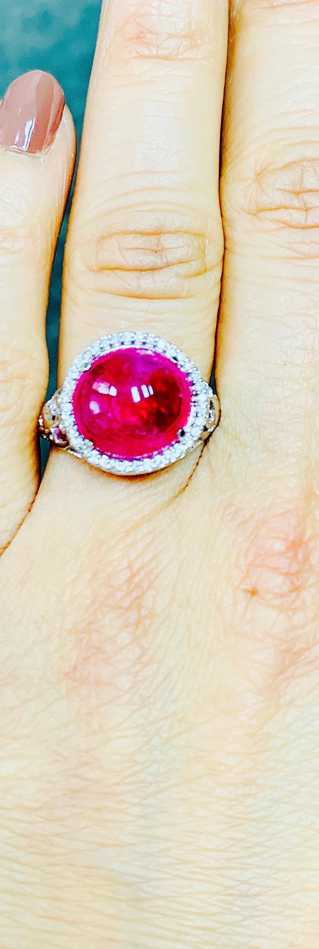 Bague de fiançailles en or 18 carats avec diamants et rubis naturel de Birmanie certifié GIA Neuf - En vente à New York, NY