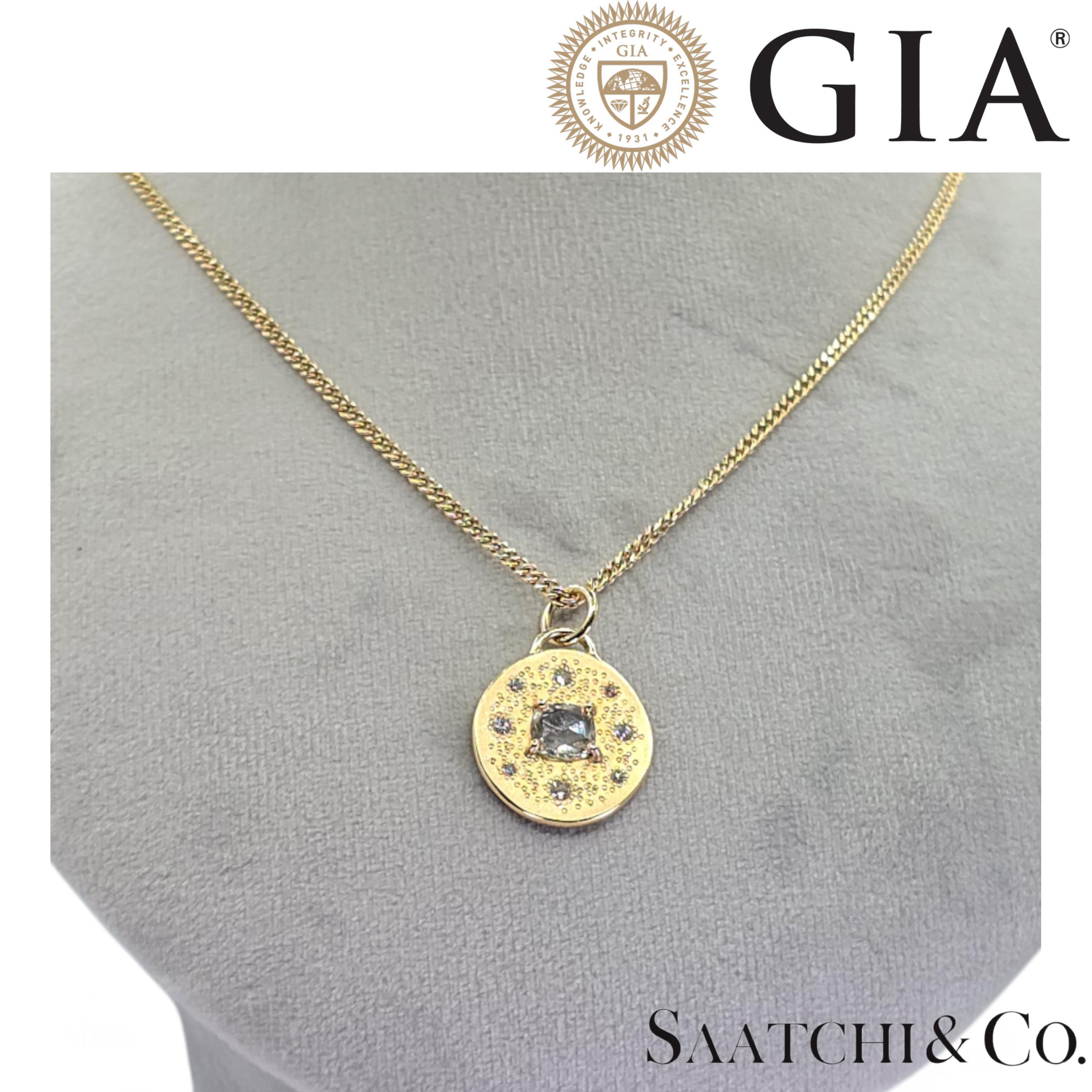 Colgante de diamante certificado por GIA

Saatchi&Co se complace en presentar esta exquisita pieza. Por favor, revisa con atención los detalles facilitados para apreciar plenamente sus cualidades únicas.

- Tipo de Metal: Oro amarillo de 14 quilates