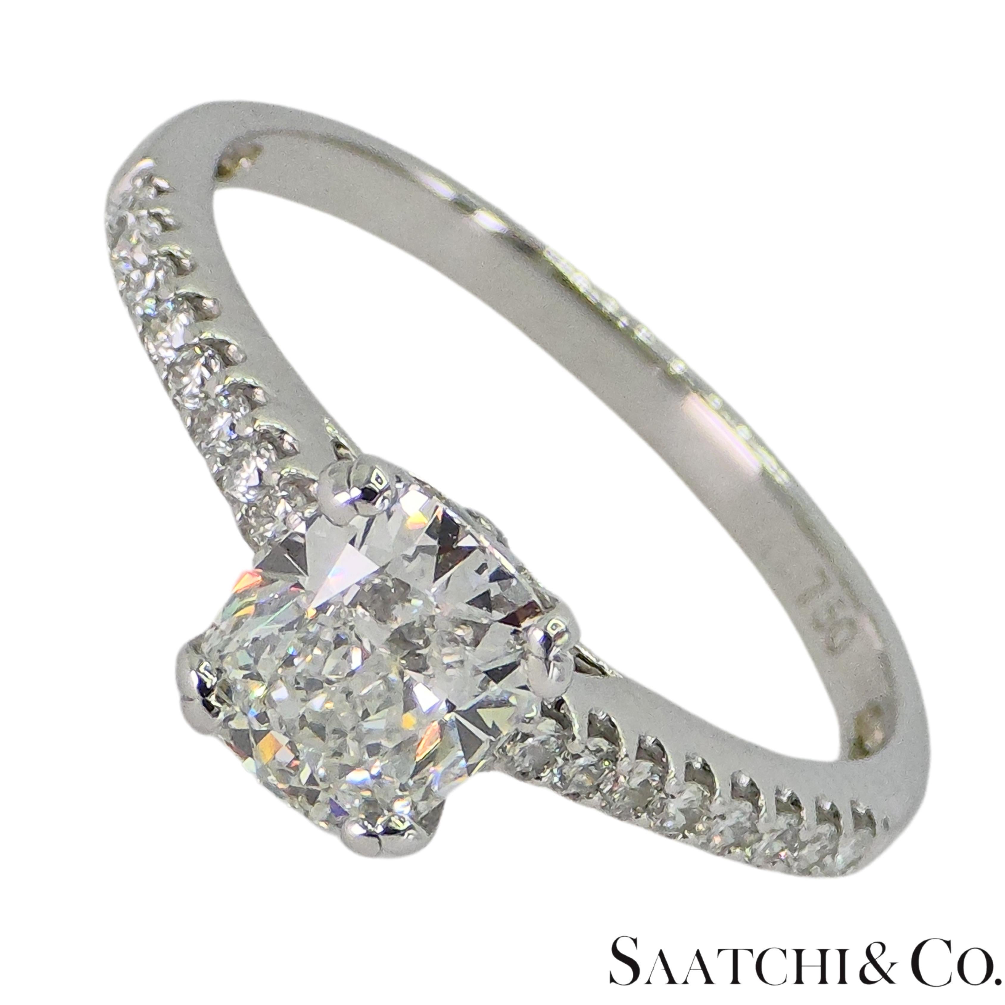 Certifié GIA  Bague en or blanc 18k 750 diamants naturels taille coussin Taille 6 en vente 5