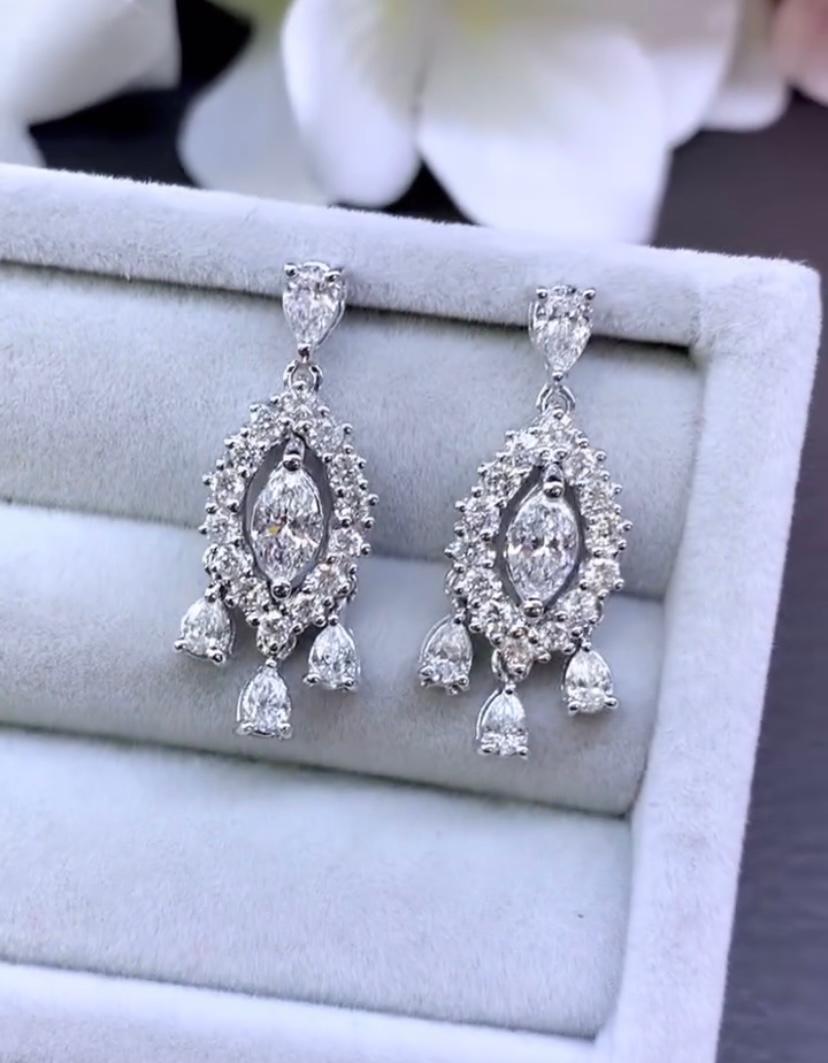 Nature certifiée GIA  Boucles d'oreilles en or 18K avec diamants Neuf - En vente à Massafra, IT