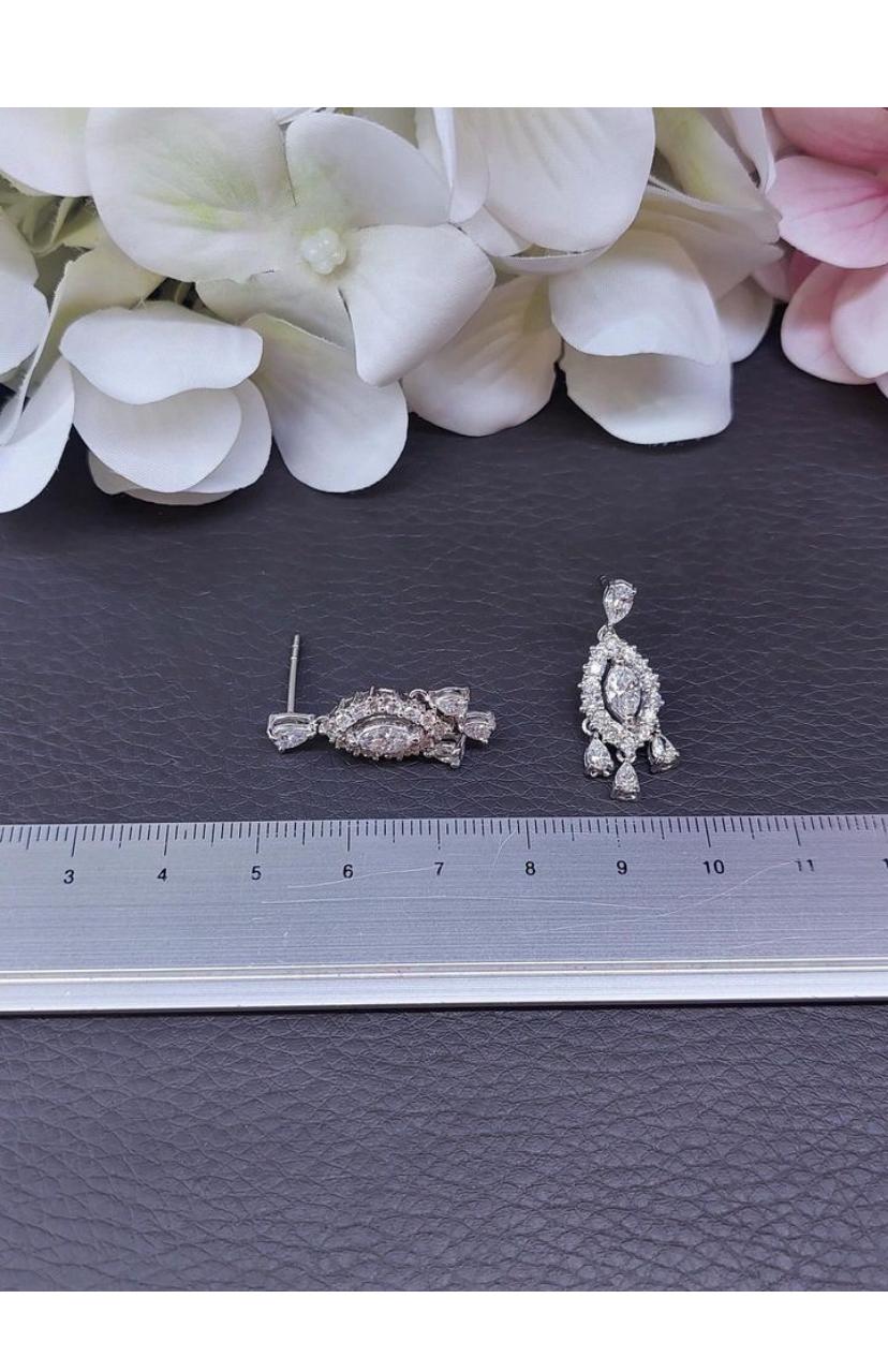Nature certifiée GIA  Boucles d'oreilles en or 18K avec diamants en vente 3