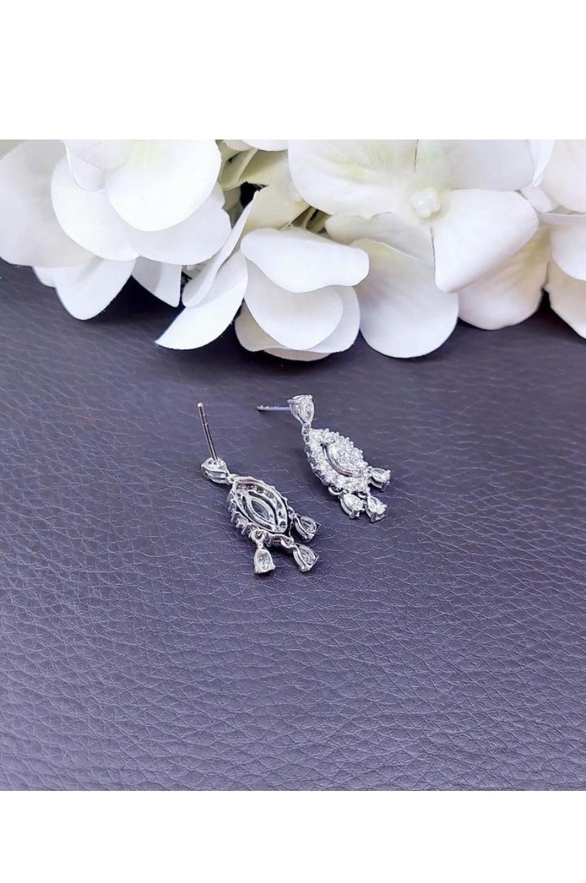 Nature certifiée GIA  Boucles d'oreilles en or 18K avec diamants en vente 4