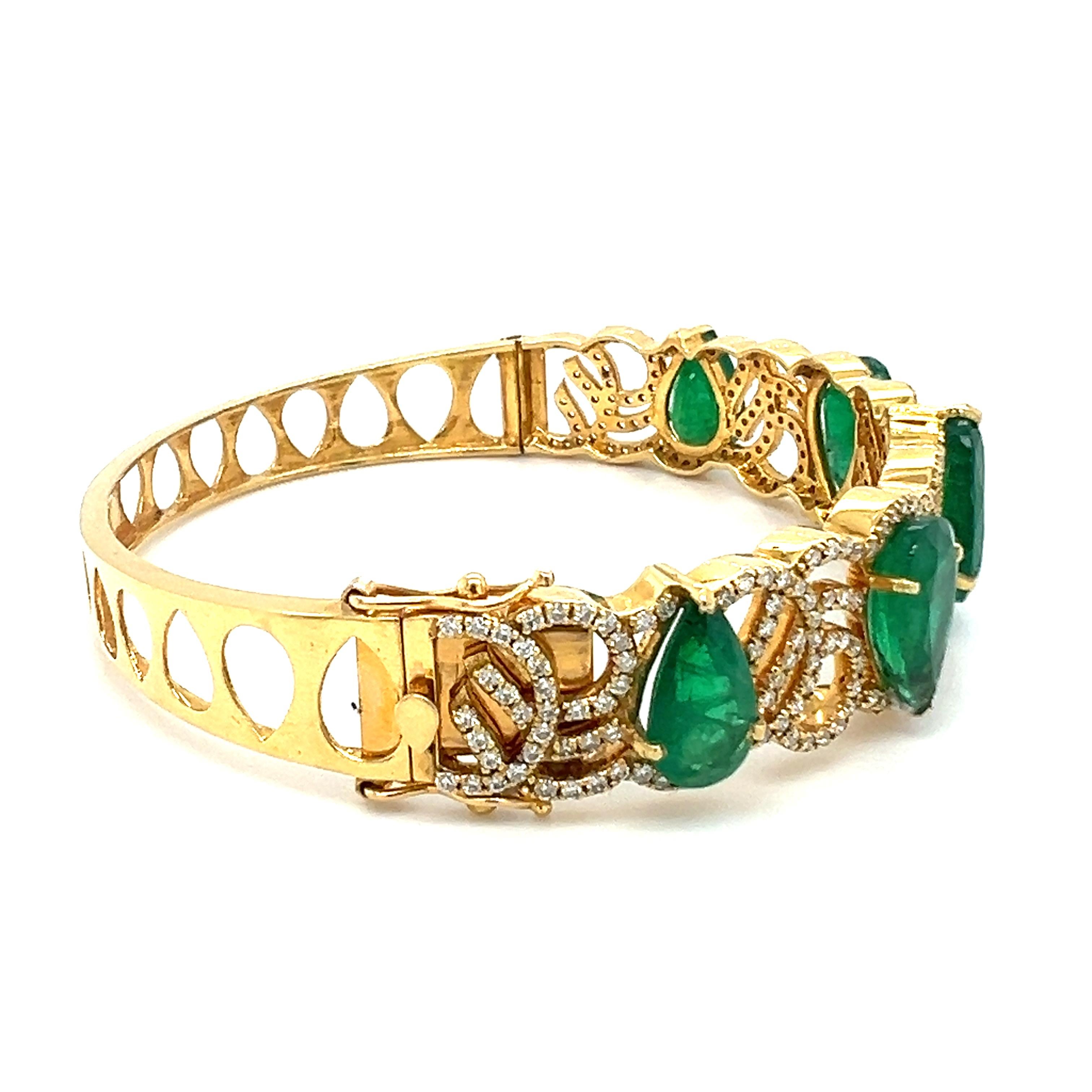 Mixed Cut GIA certified Natural emerald and diamond bangle For Sale