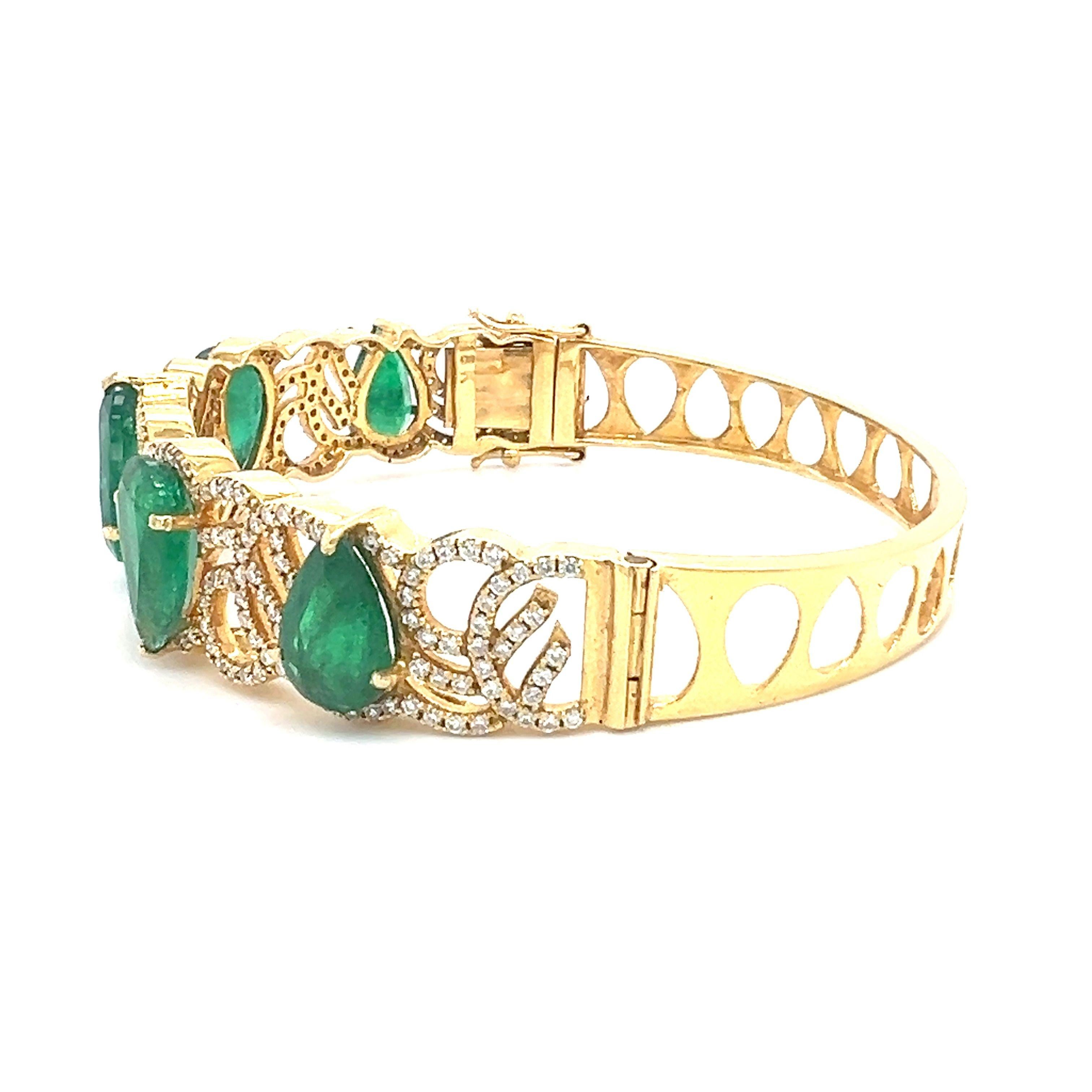Women's GIA certified Natural emerald and diamond bangle For Sale