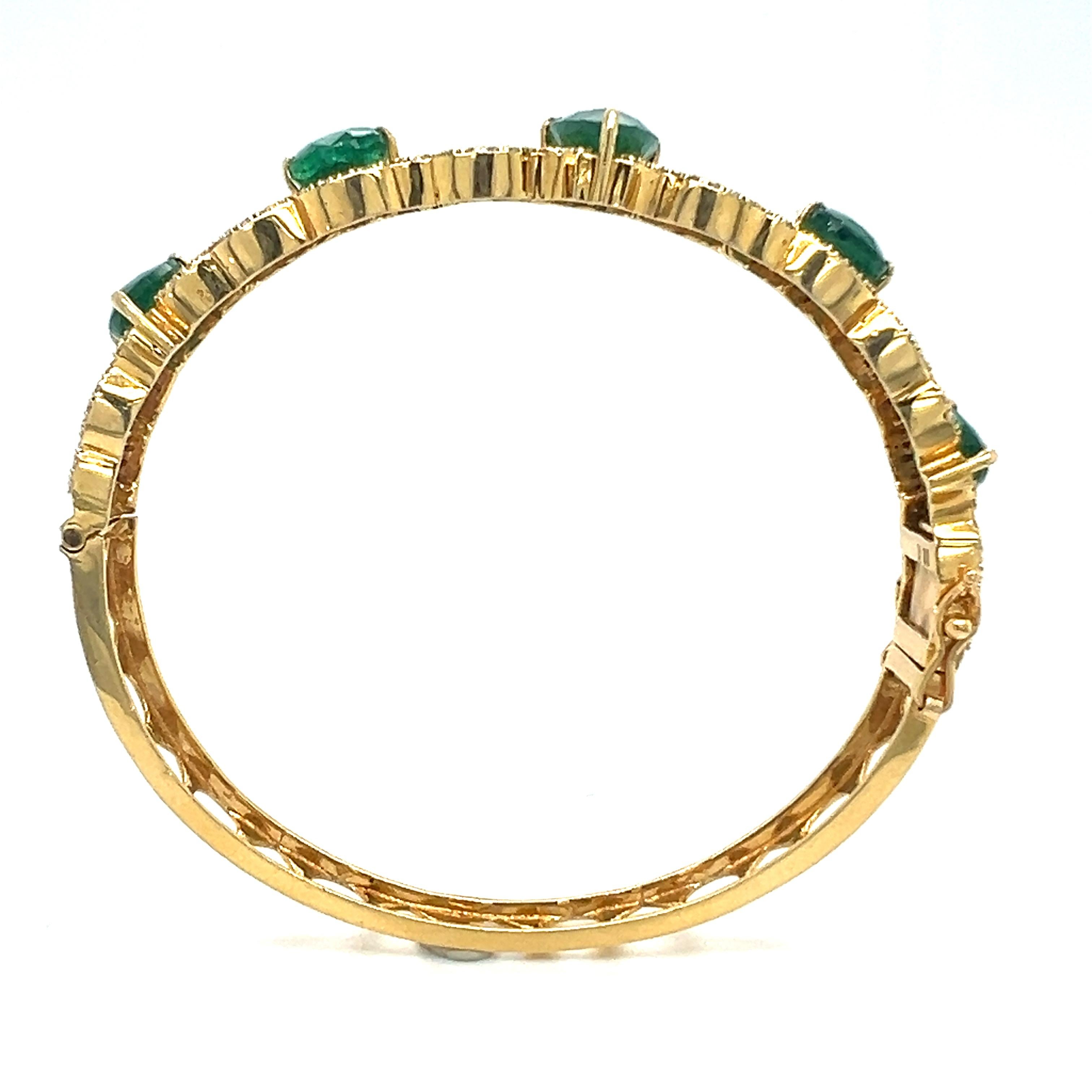 GIA certified Natural emerald and diamond bangle For Sale 1