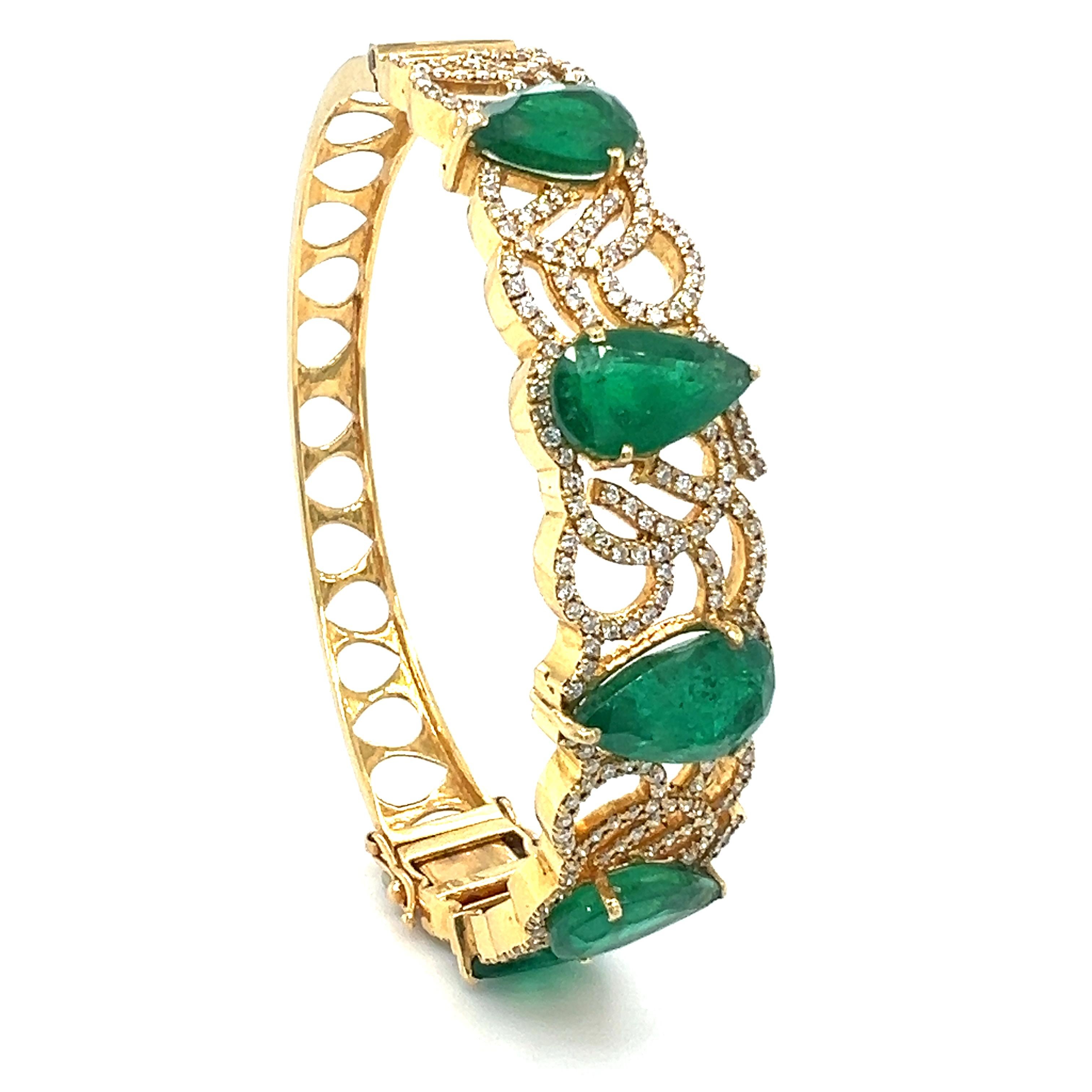 GIA certified Natural emerald and diamond bangle For Sale 2