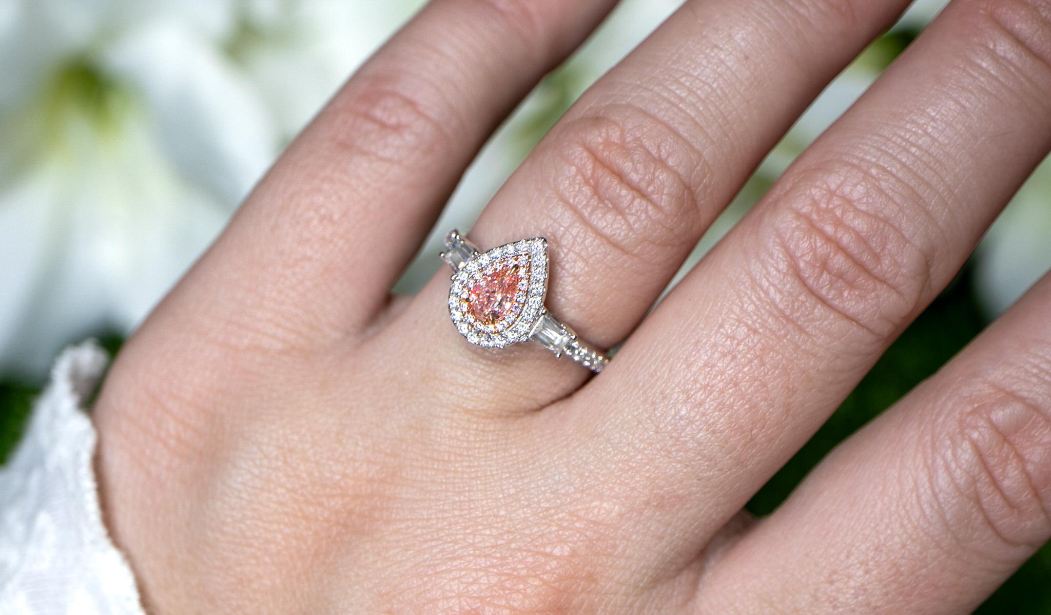 GIA zertifiziert natürlichen Fancy Pink Diamond Verlobungsring 0,90 Karat 18K im Zustand „Hervorragend“ im Angebot in Laguna Niguel, CA