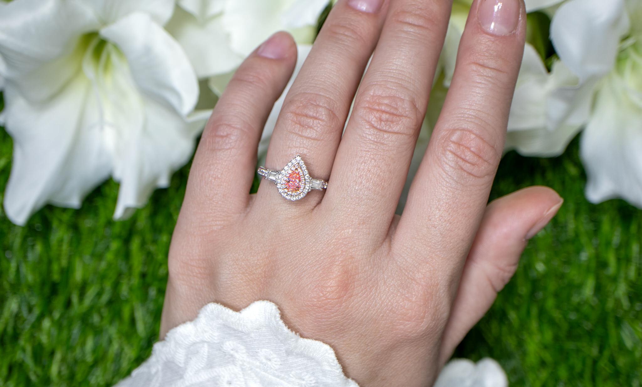 GIA Certified Natural Fancy Pink Diamond Engagement Ring 0.90 Carats 18K Pour femmes en vente