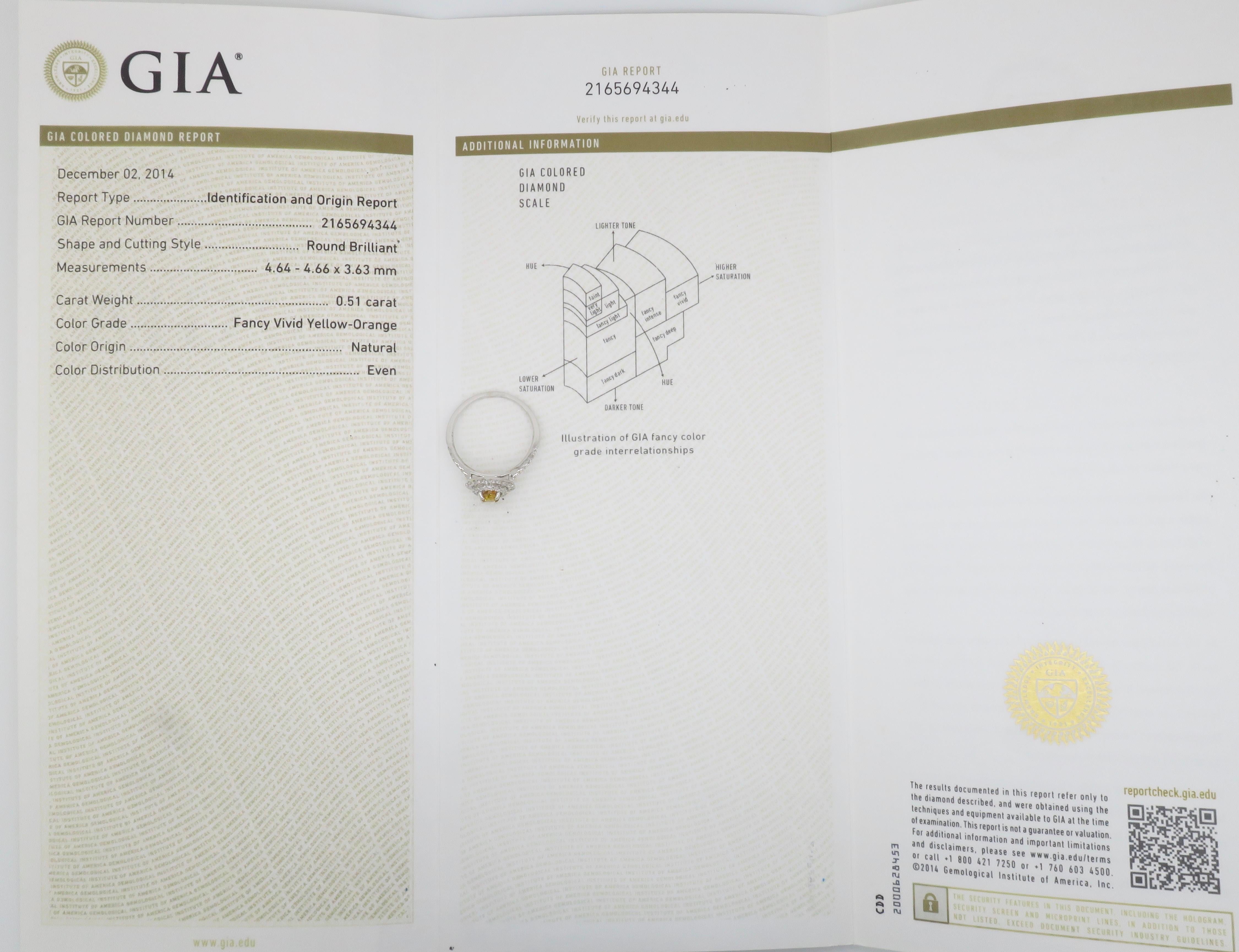 GIA Certified Natural Fancy Vivid Yellow-Orange Double Halo Diamond Ring in 18k (Bague à double halo de diamants certifiée GIA) en vente 10