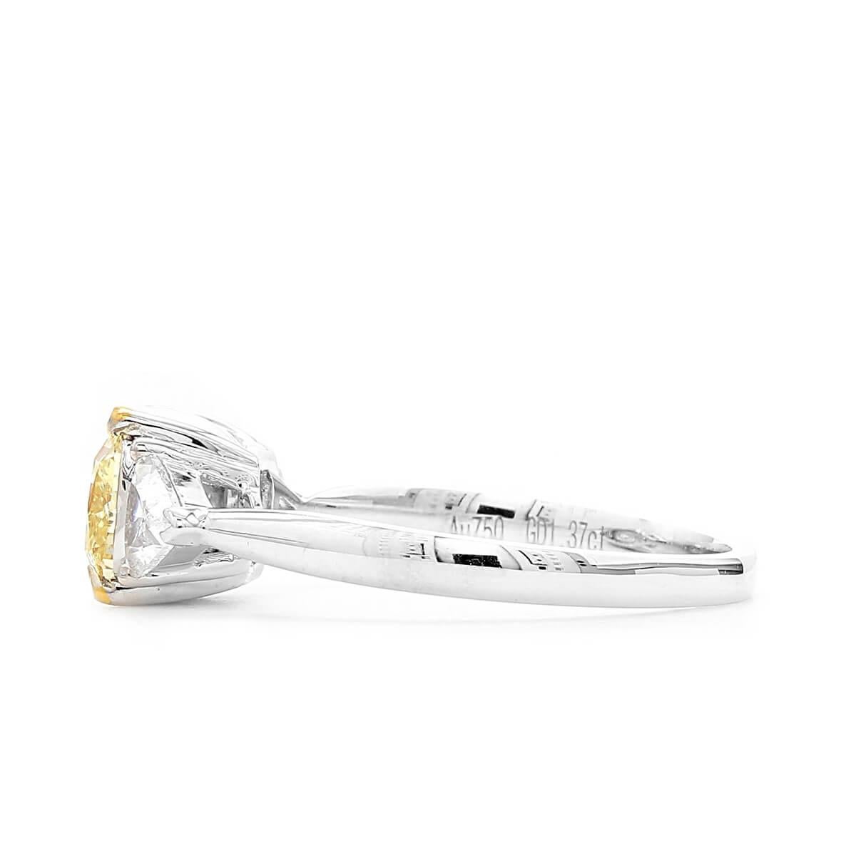 GIA Certified Natural Fancy Yellow 1.76 Carat Diamond 18 Karat White Gold Ring In New Condition For Sale In London, GB