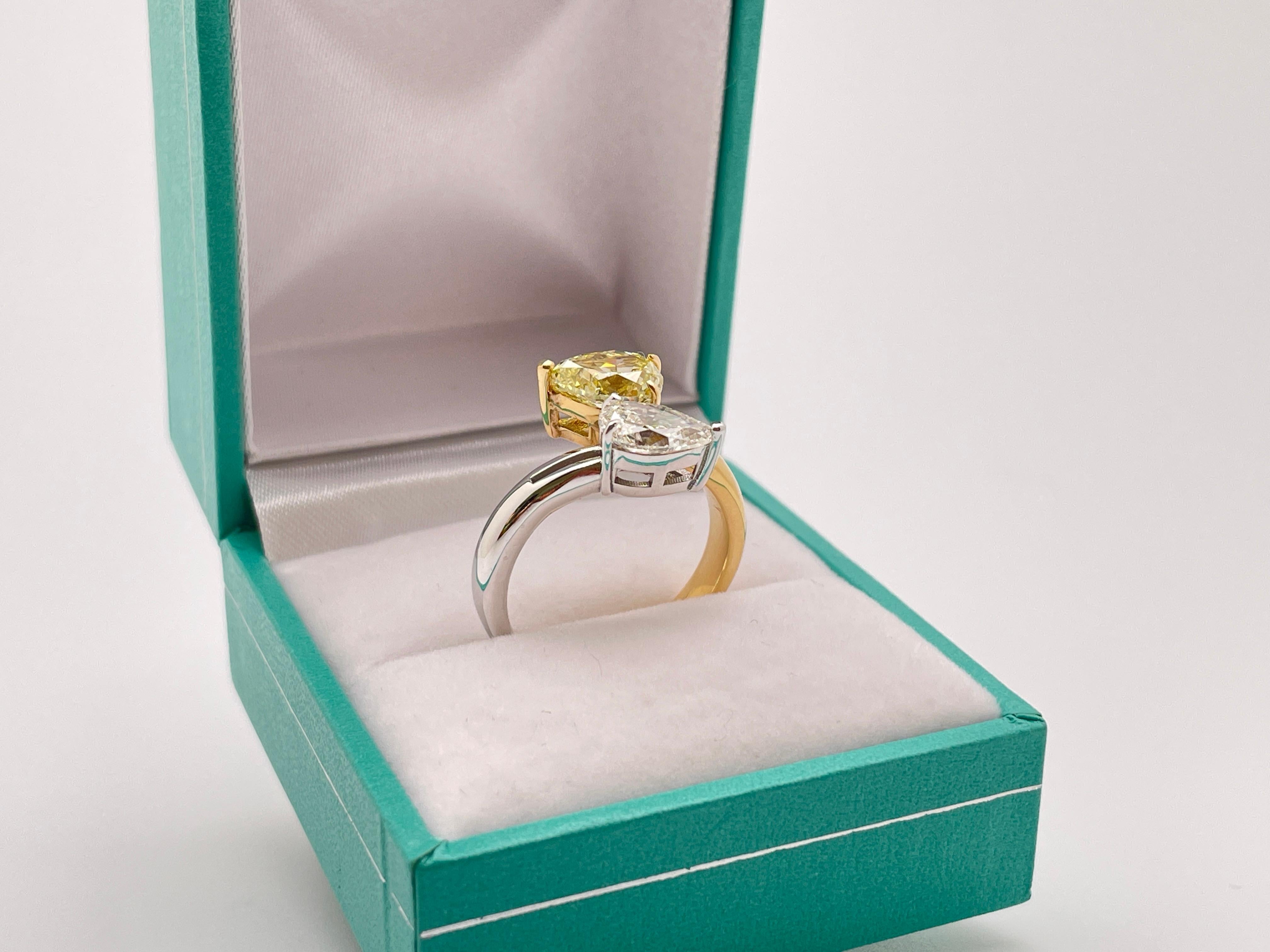 Verlobungsring, GIA-zertifizierter natürlicher gelber und weißer Fancy-Diamant (Tropfenschliff) im Angebot