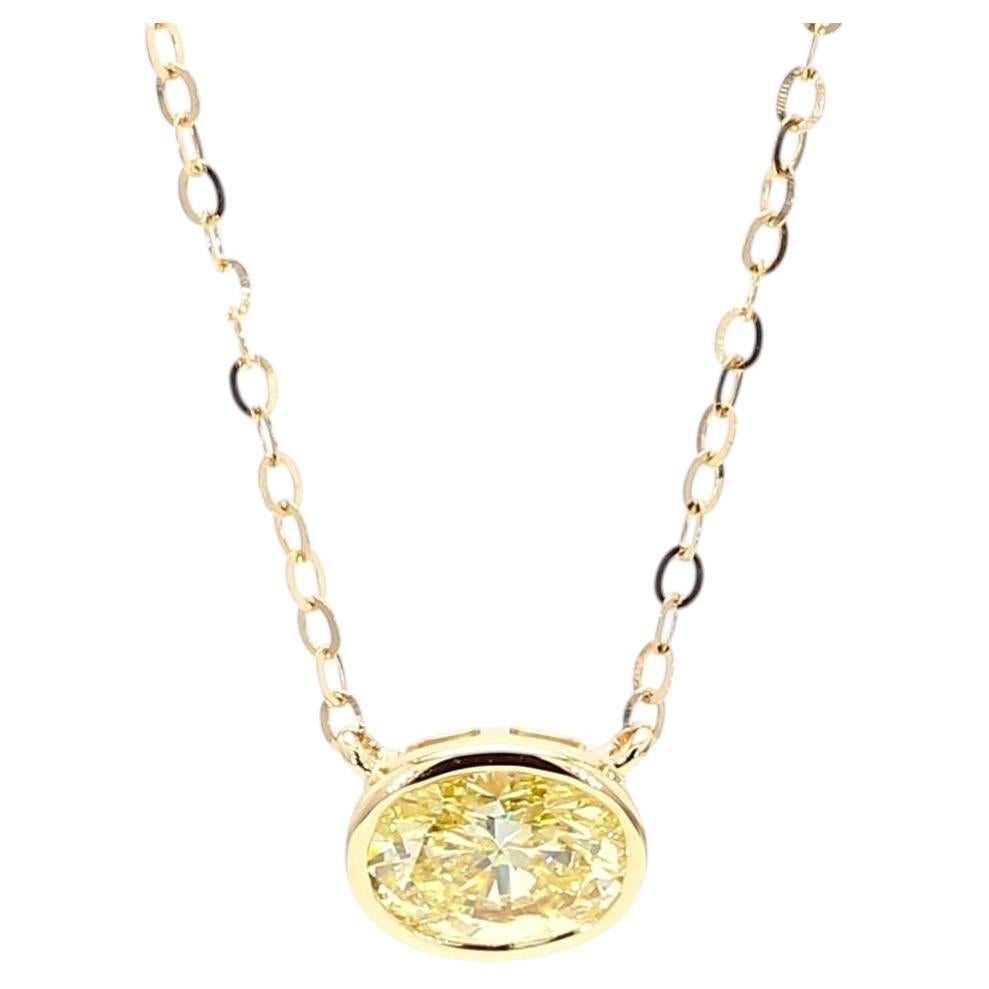 Collar de oro con un diamante ovalado amarillo «Fancy» natural certificado por el GIA de 0,74 quilates en total