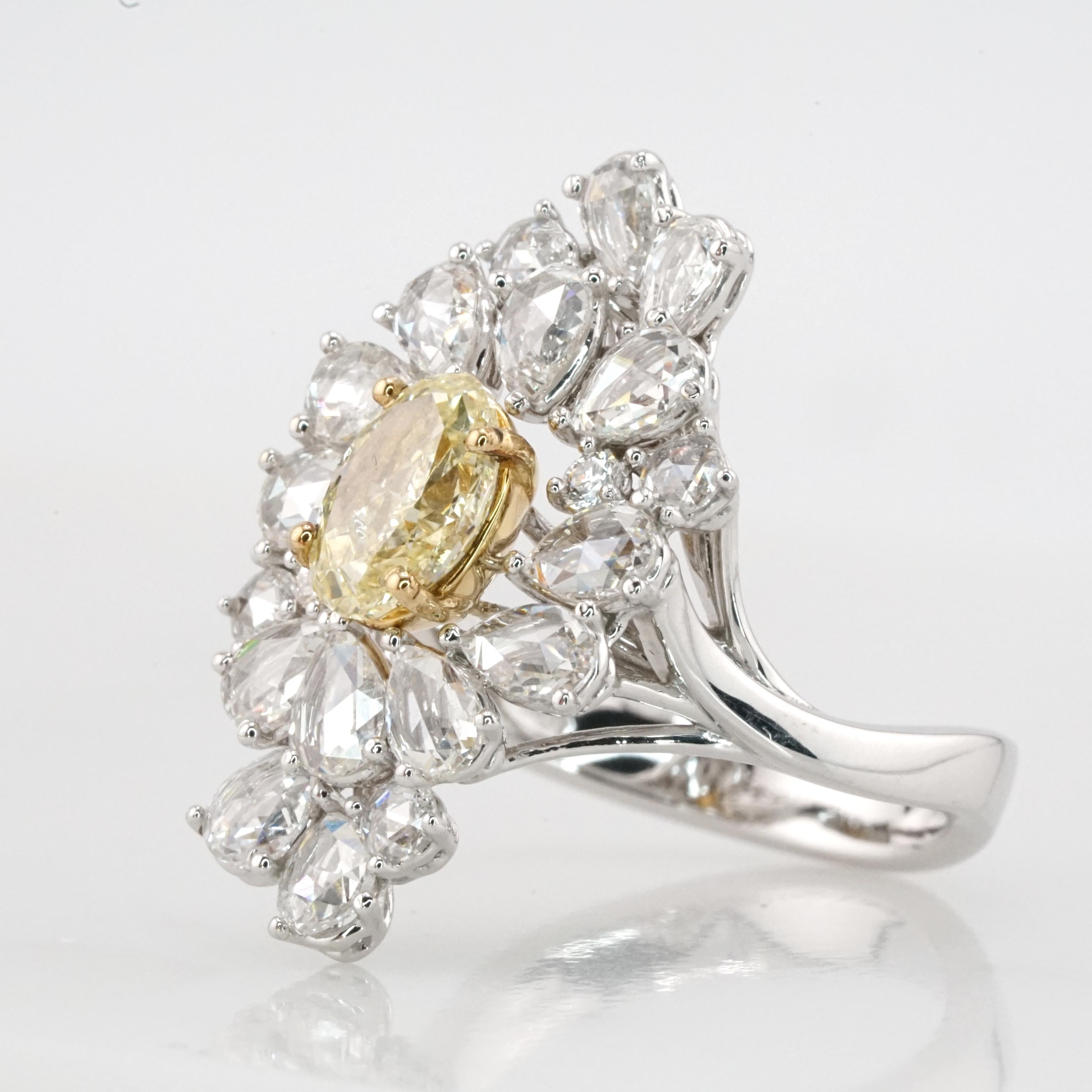 GIA-zertifizierter natürlicher gelber ovaler Fancy-Diamantring aus 18 Karat Gold in ovaler Form (Zeitgenössisch) im Angebot