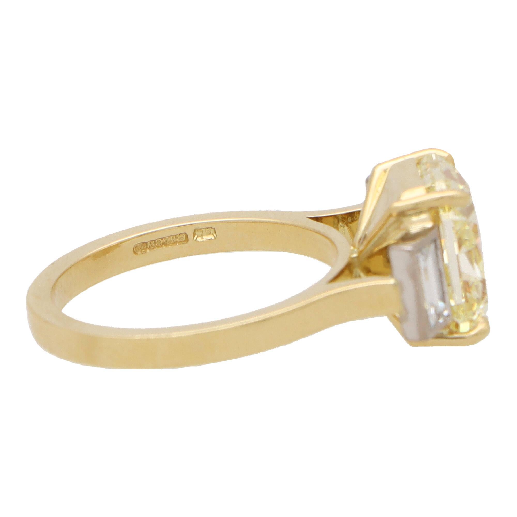 GIA Certified Natural Fancy Yellow Radiant Cut Diamond Ring in Gold and Platinum In New Condition For Sale In London, GB