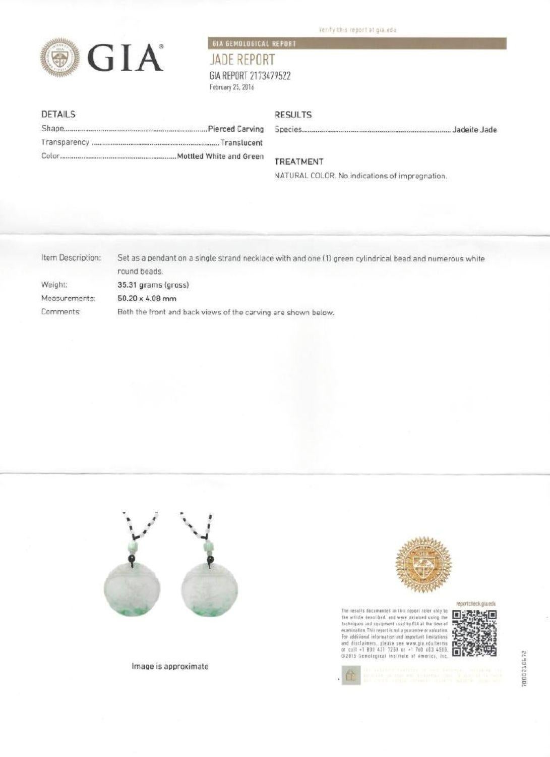 da uomo o donna Ciondolo di giadeite verde e bianca naturale certificata GIA su collana di perle di giada in vendita