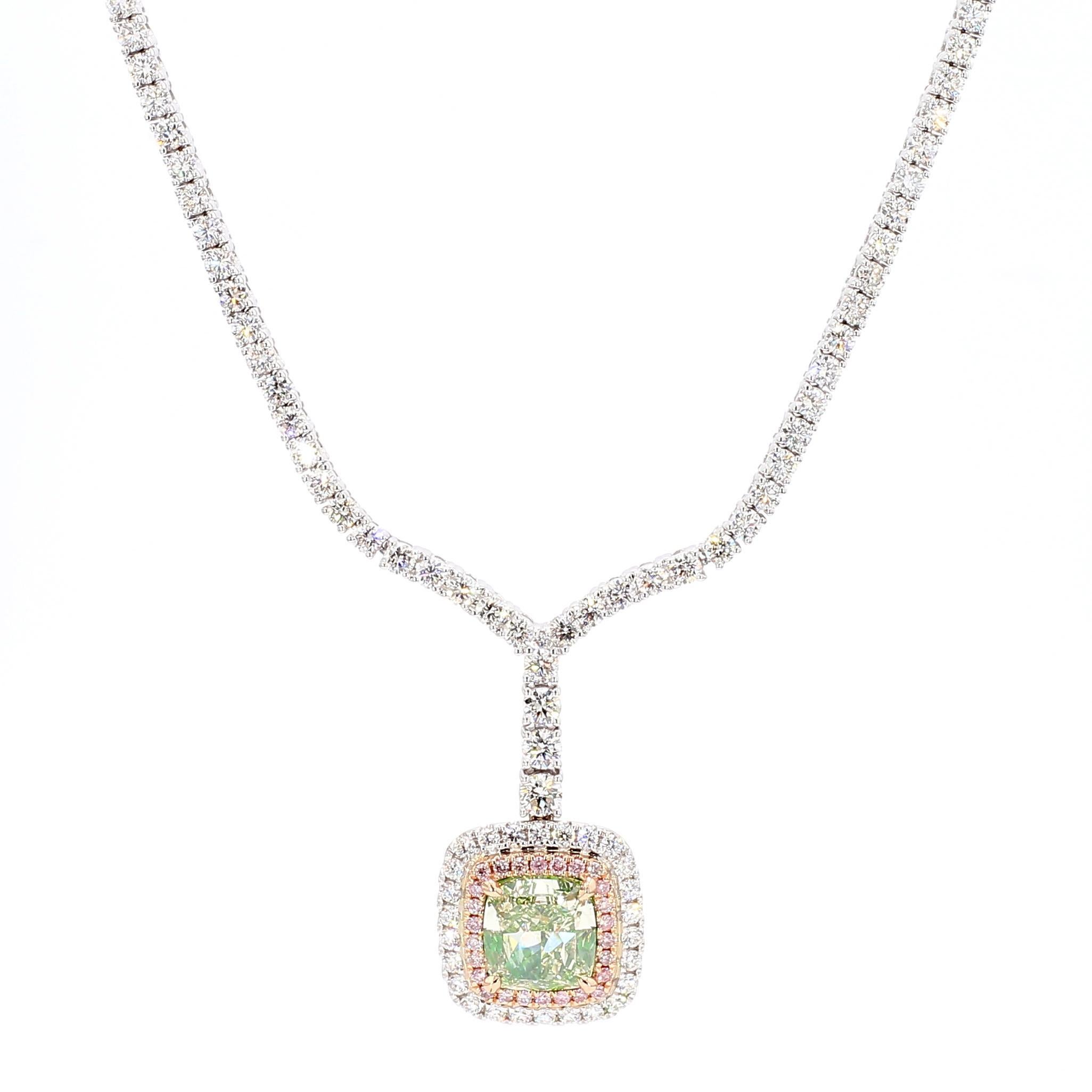 Contemporain Collier goutte en or 7,28 carats poids total avec diamants verts naturels taille coussin certifiés GIA en vente