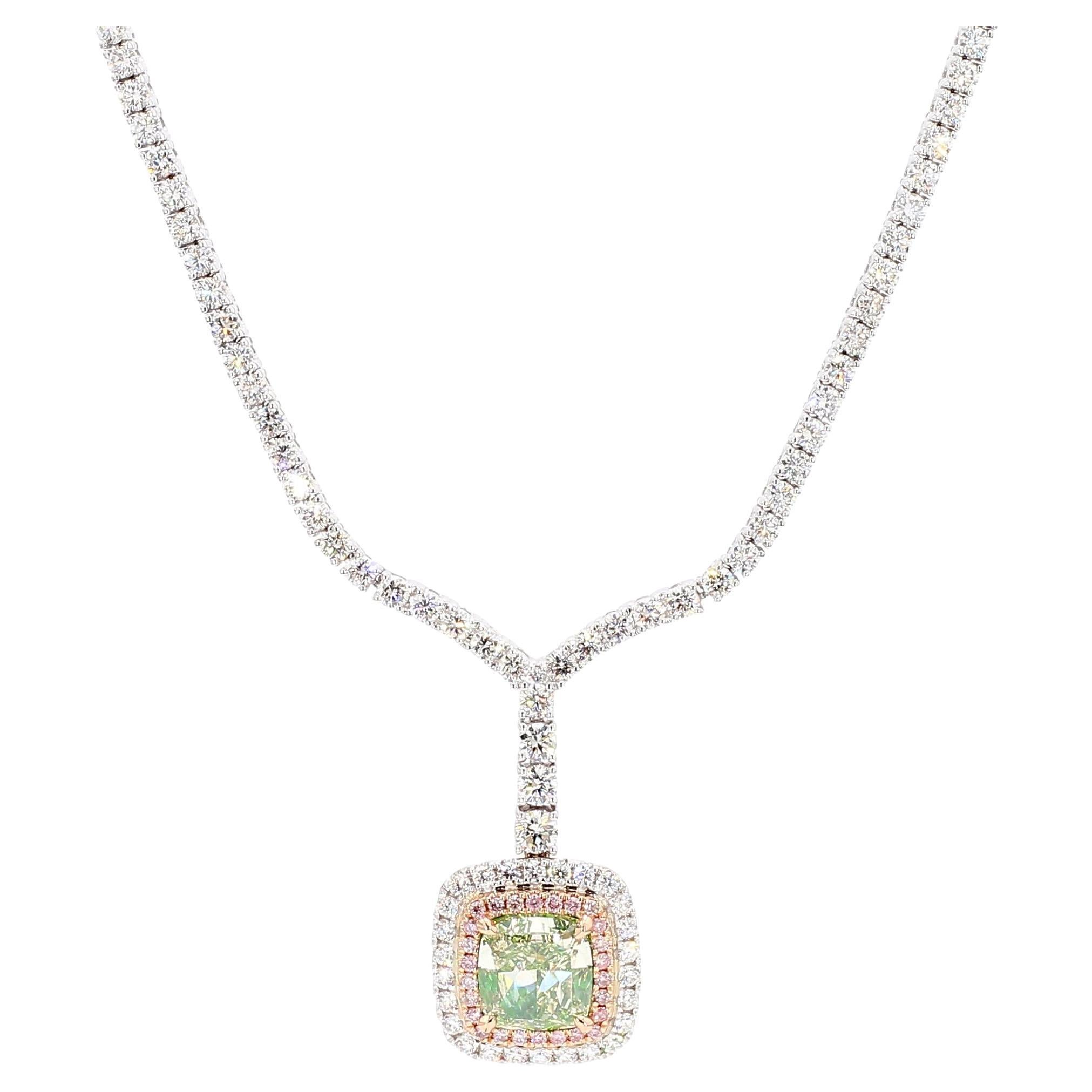 Collier goutte en or 7,28 carats poids total avec diamants verts naturels taille coussin certifiés GIA en vente